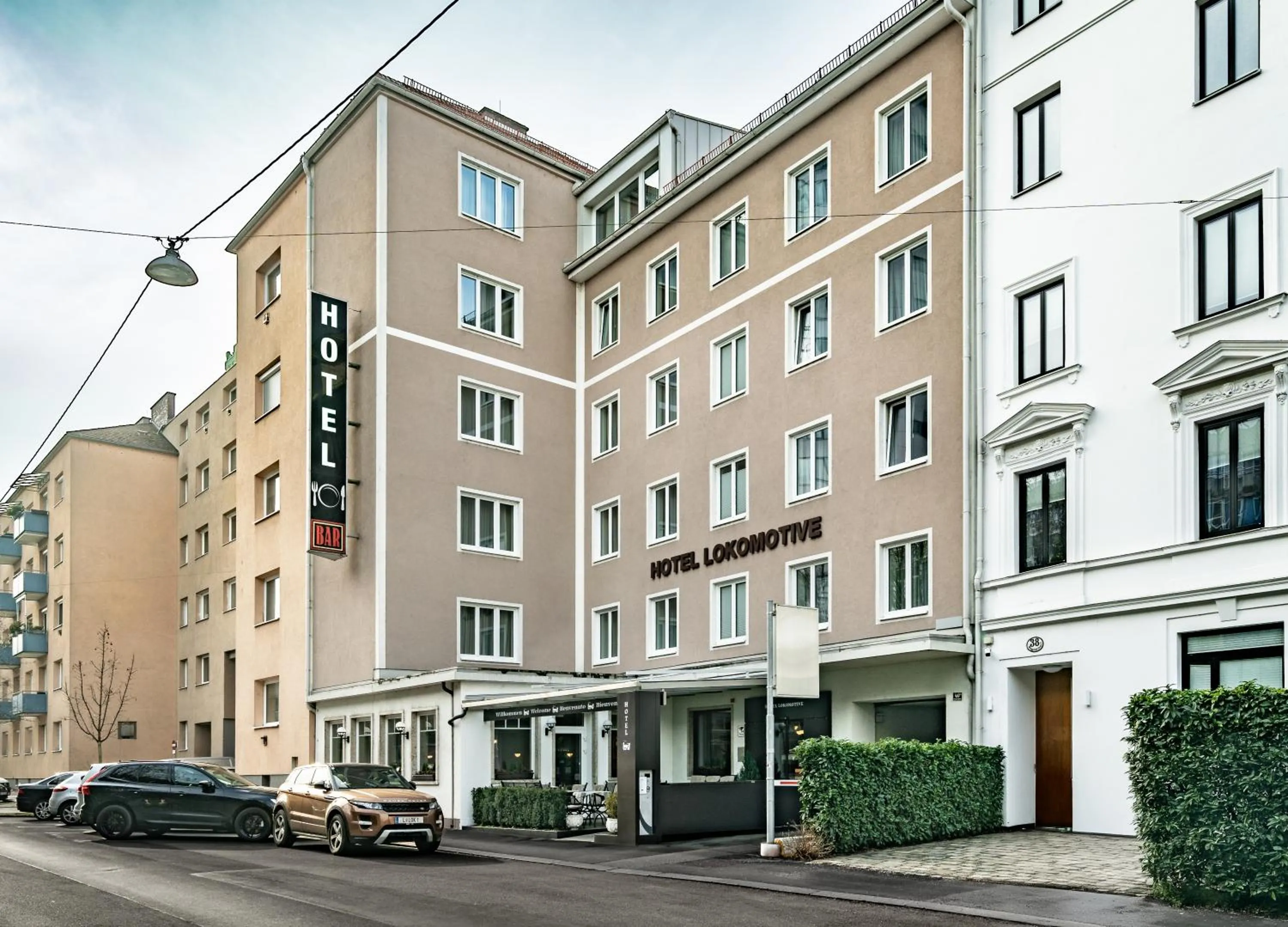 Facade/entrance in Hotel Lokomotive