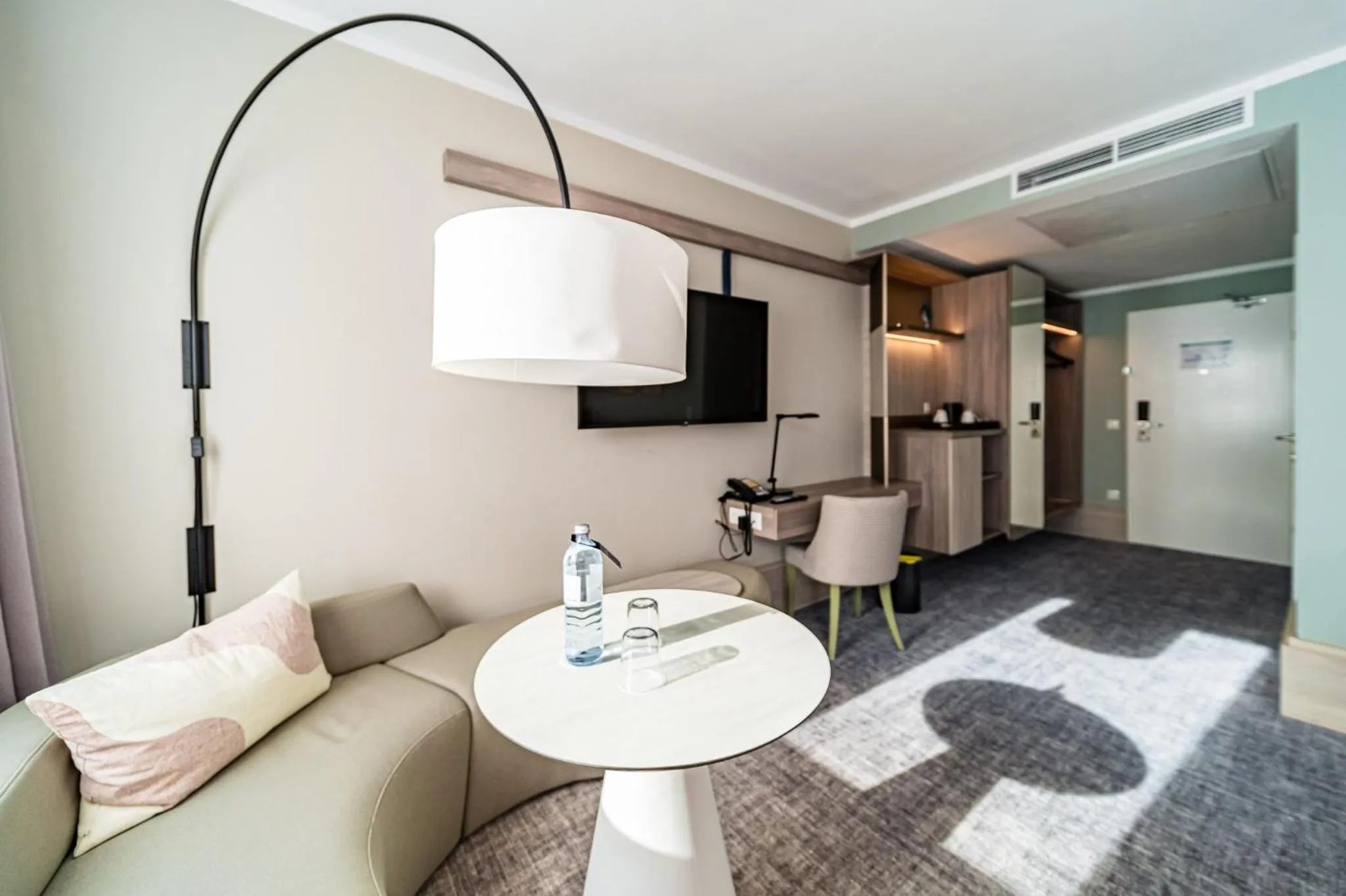 Photo of the whole room in voco Vienna Prater by IHG