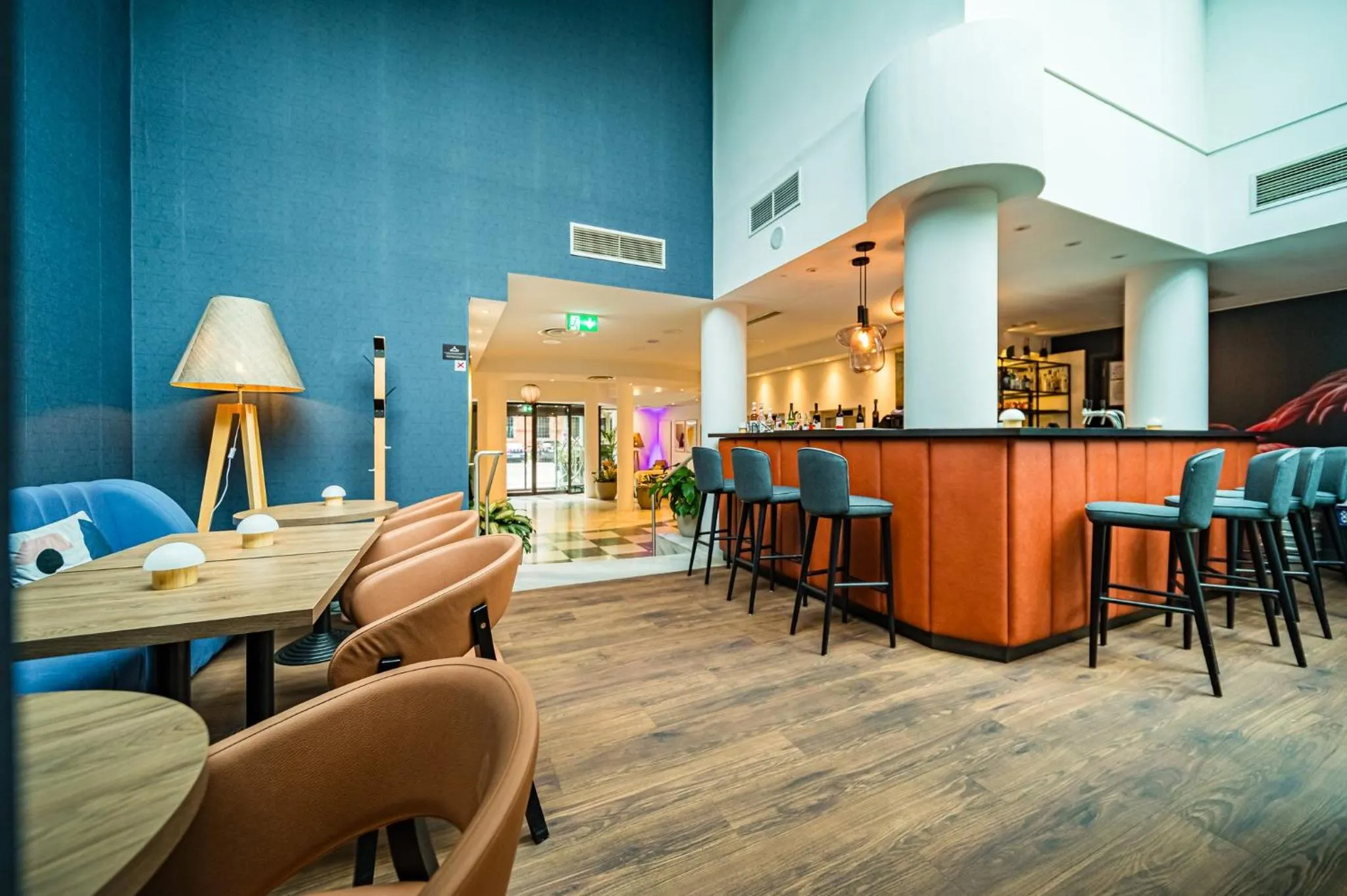 Lounge or bar in voco Vienna Prater by IHG