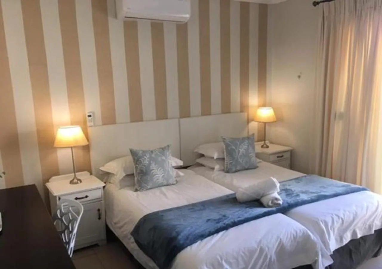 Bed in Wagon Wheel Country Lodge