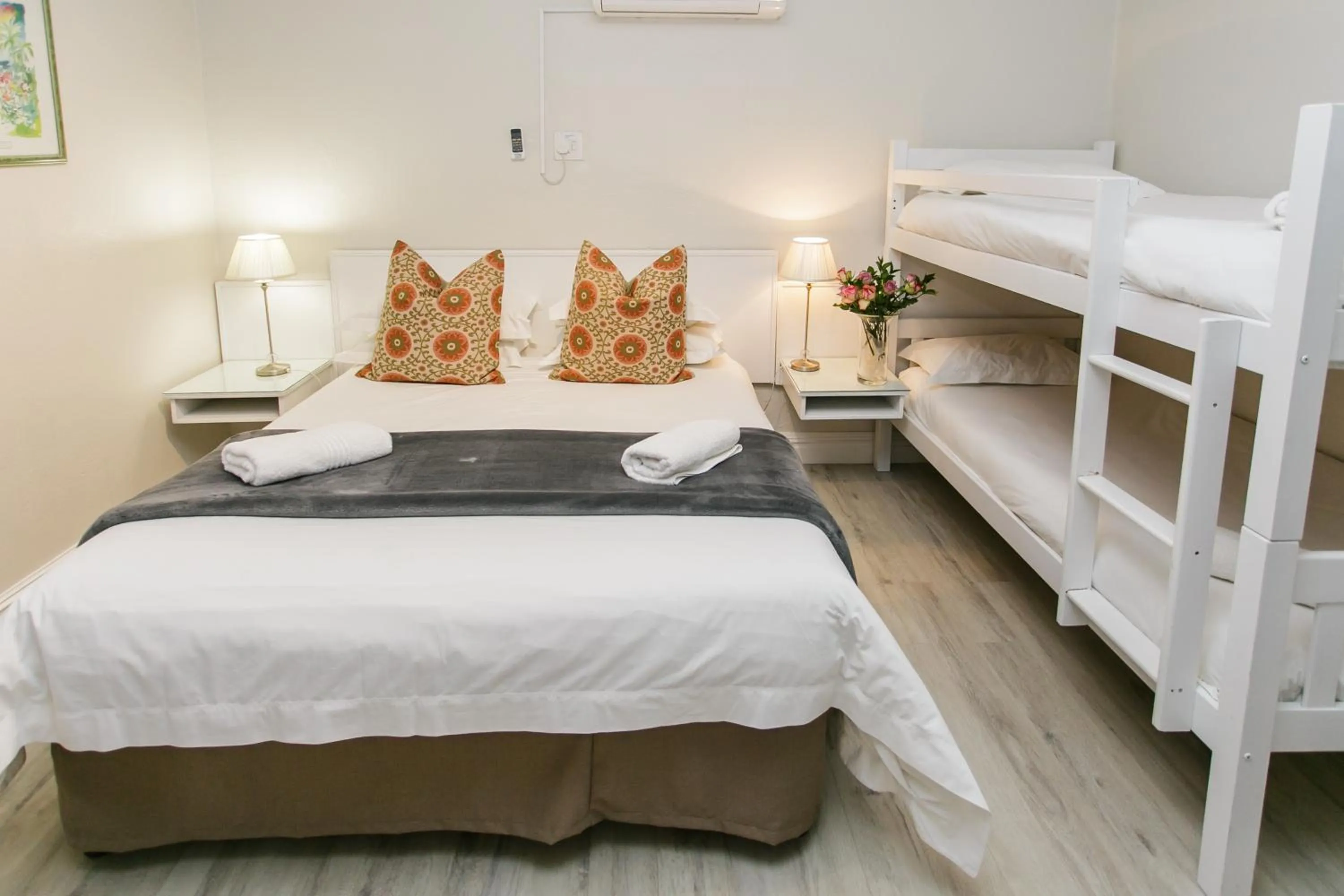 Bed in Wagon Wheel Country Lodge