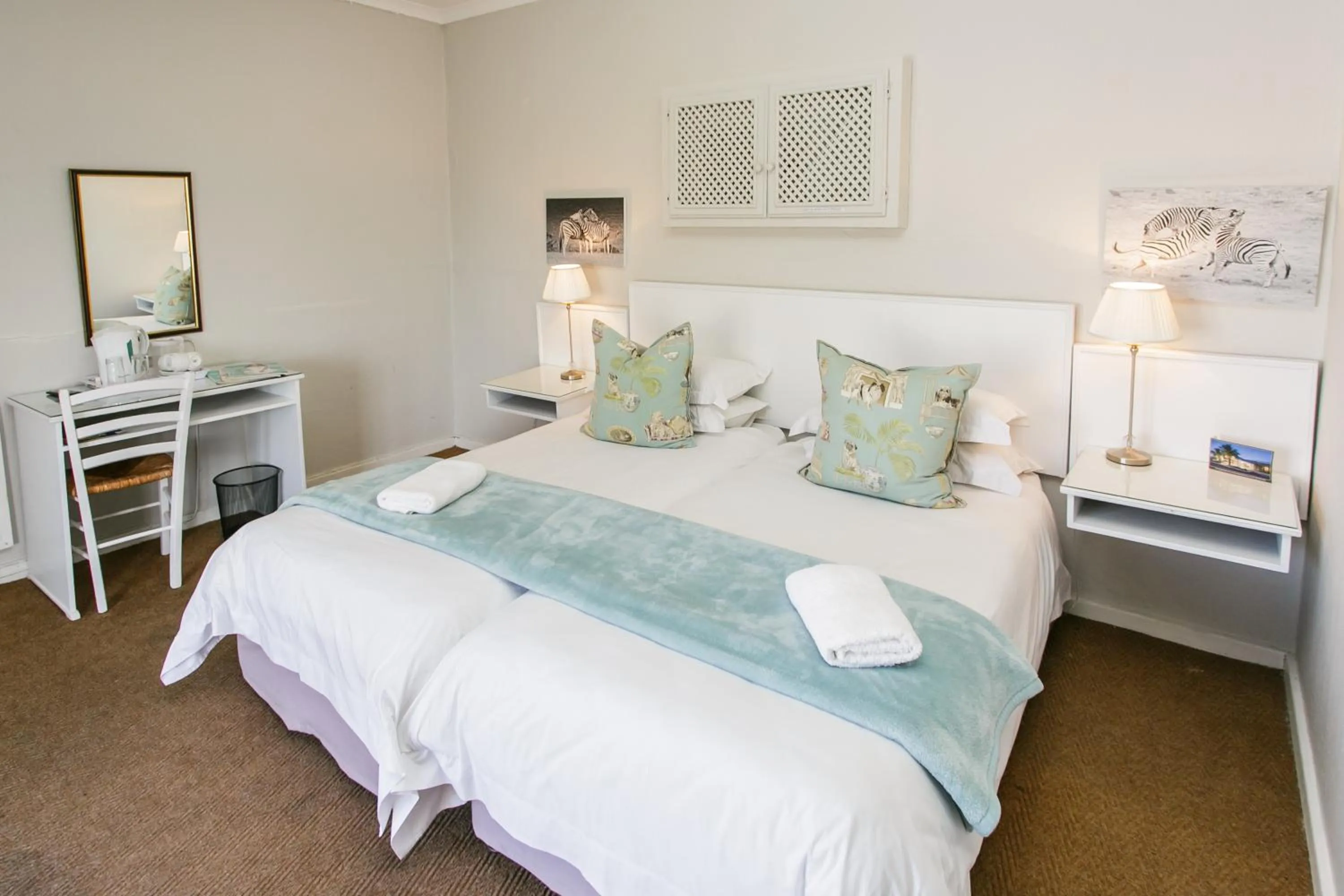 Bed in Wagon Wheel Country Lodge