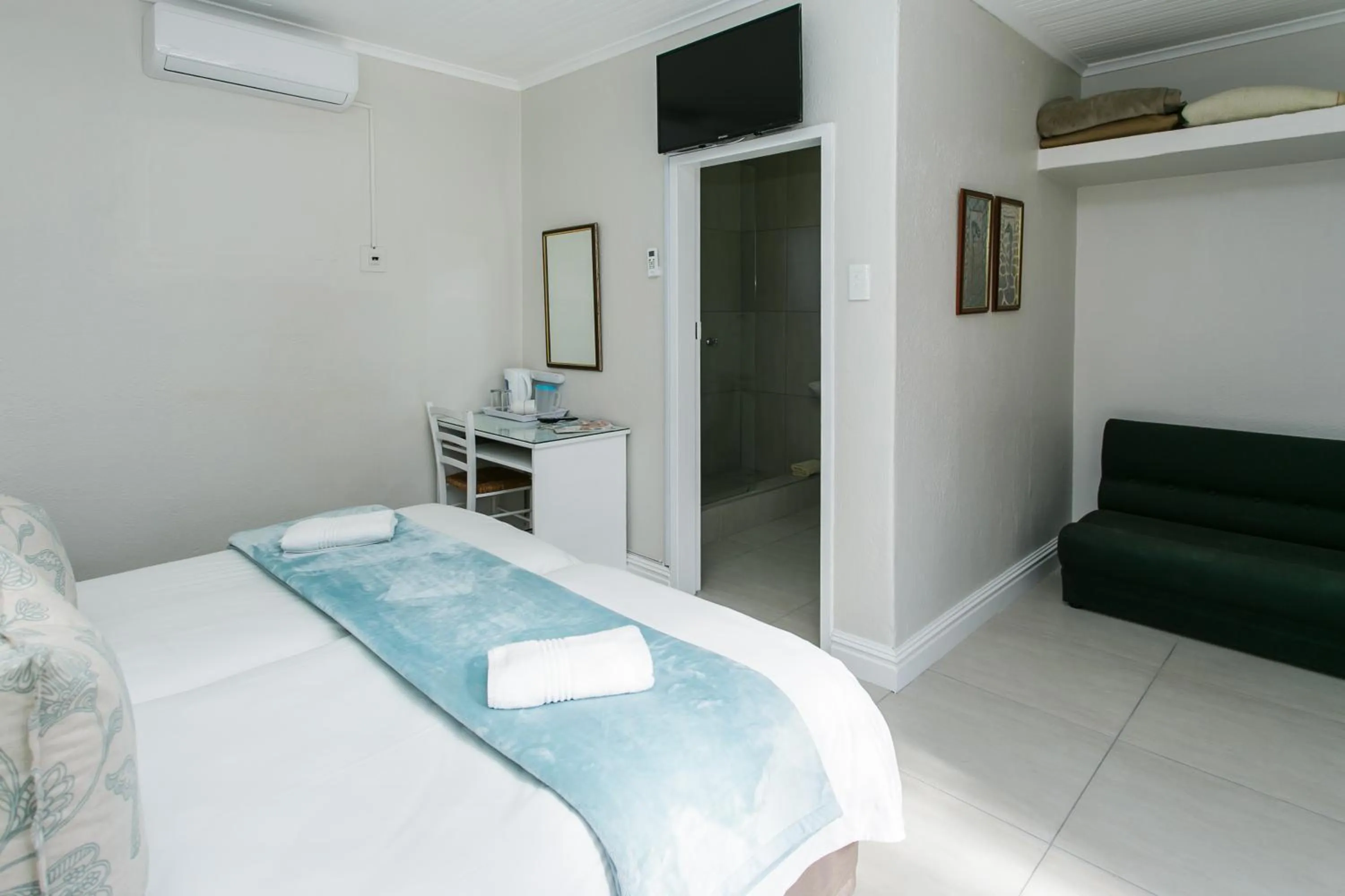 View (from property/room), Bed in Wagon Wheel Country Lodge