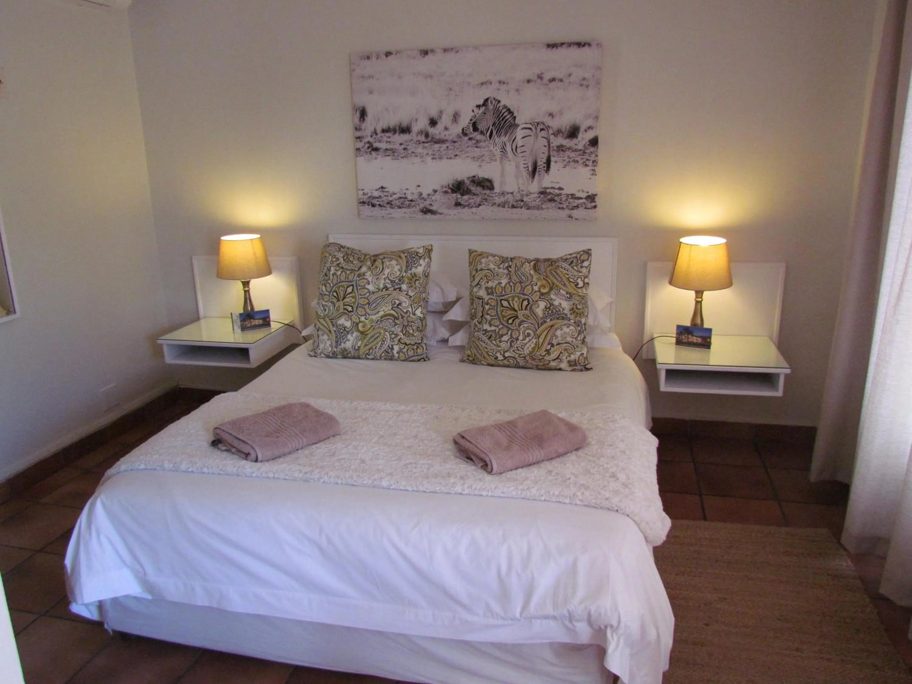 Bed in Wagon Wheel Country Lodge