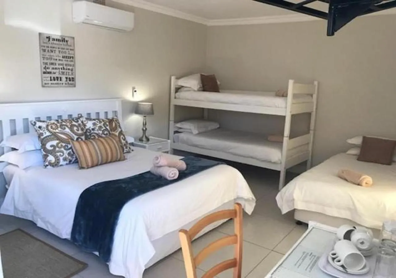 Bed in Wagon Wheel Country Lodge