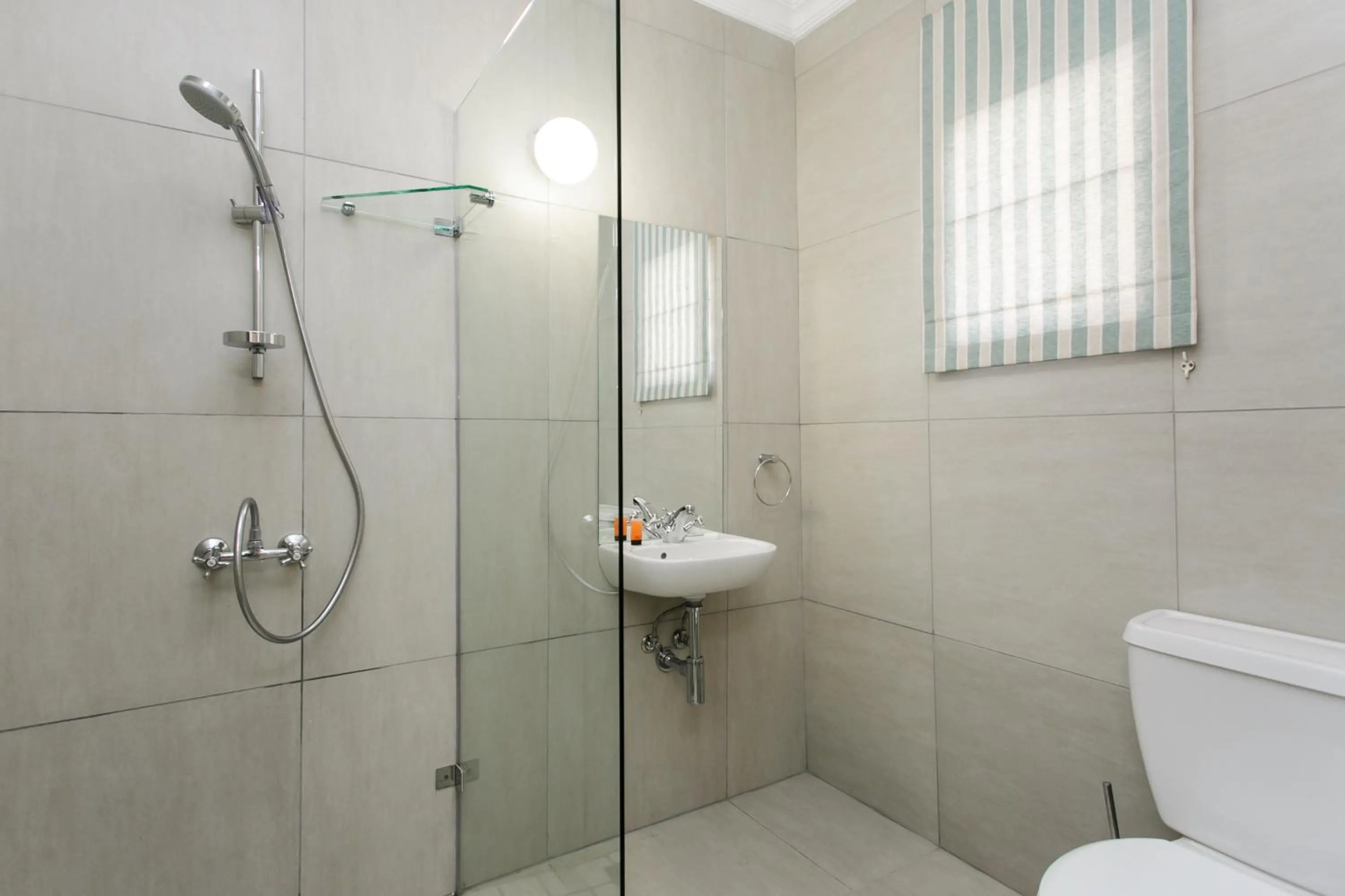 Bathroom in Wagon Wheel Country Lodge