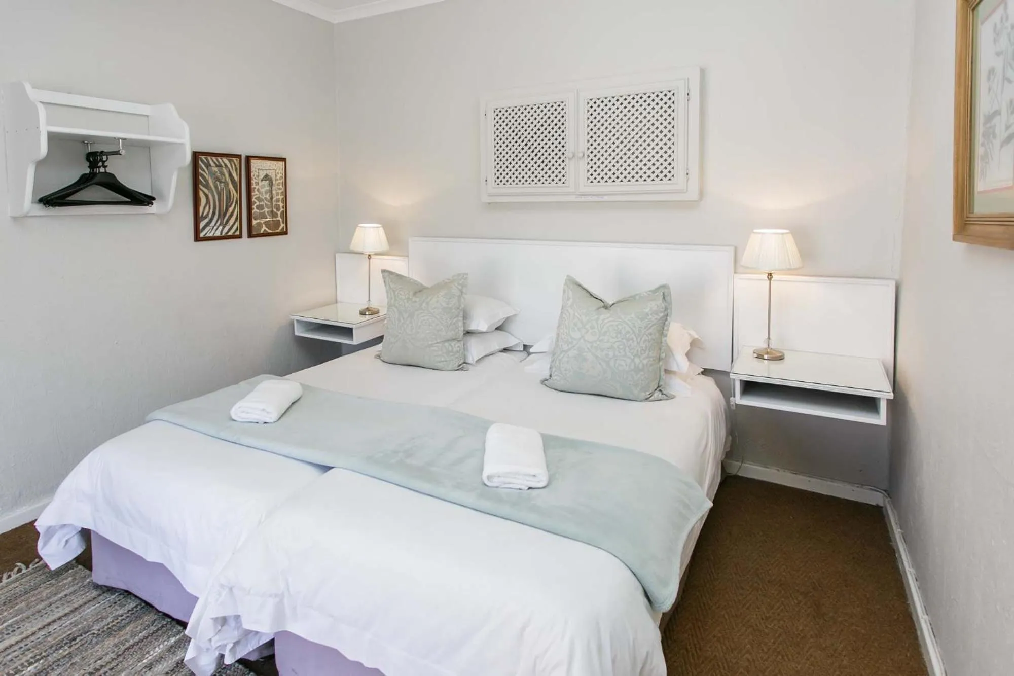 Bed in Wagon Wheel Country Lodge