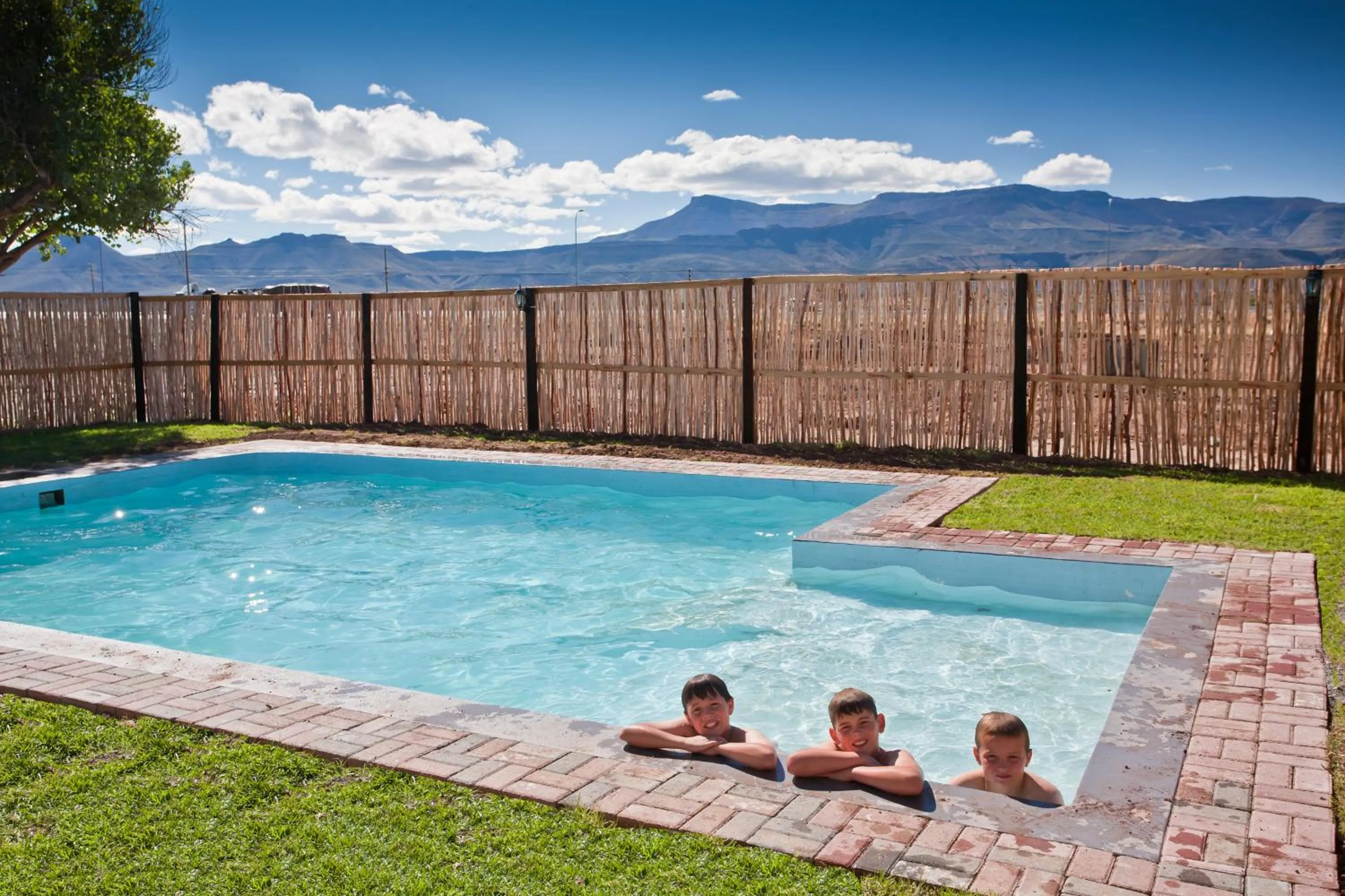 Pool view in Wagon Wheel Country Lodge