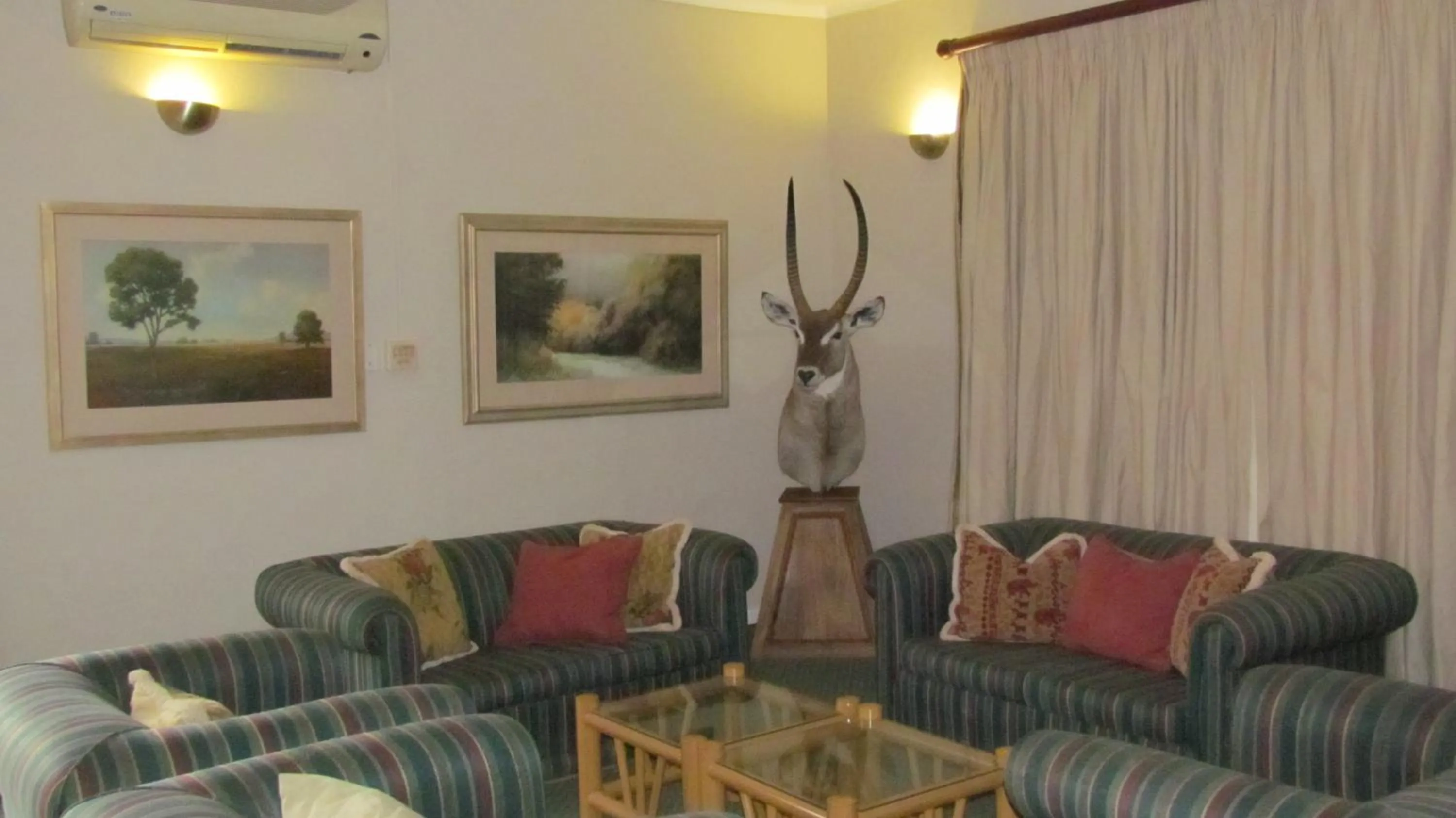 Restaurant/places to eat in Wagon Wheel Country Lodge