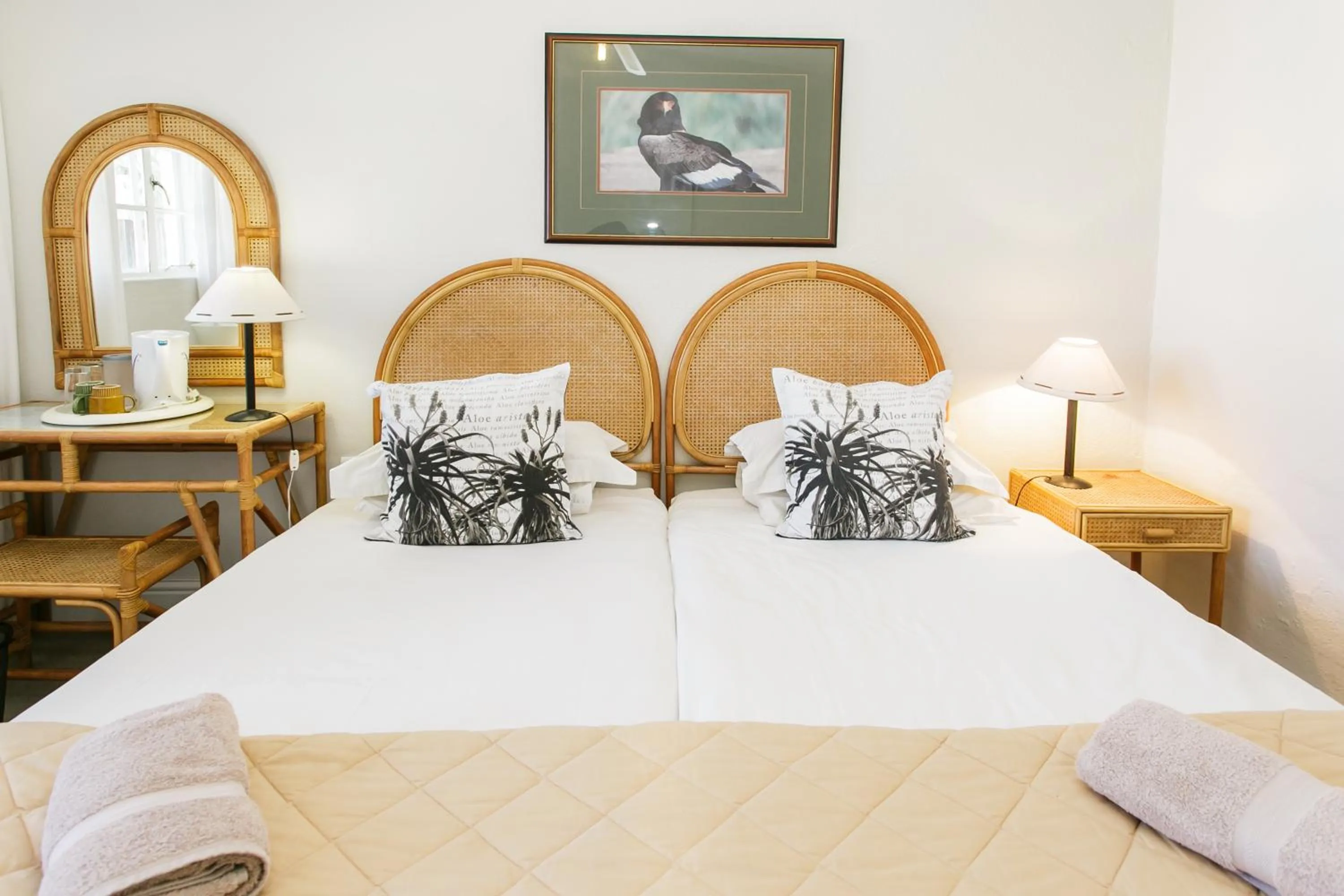 Bedroom, Bed in Wagon Wheel Country Lodge