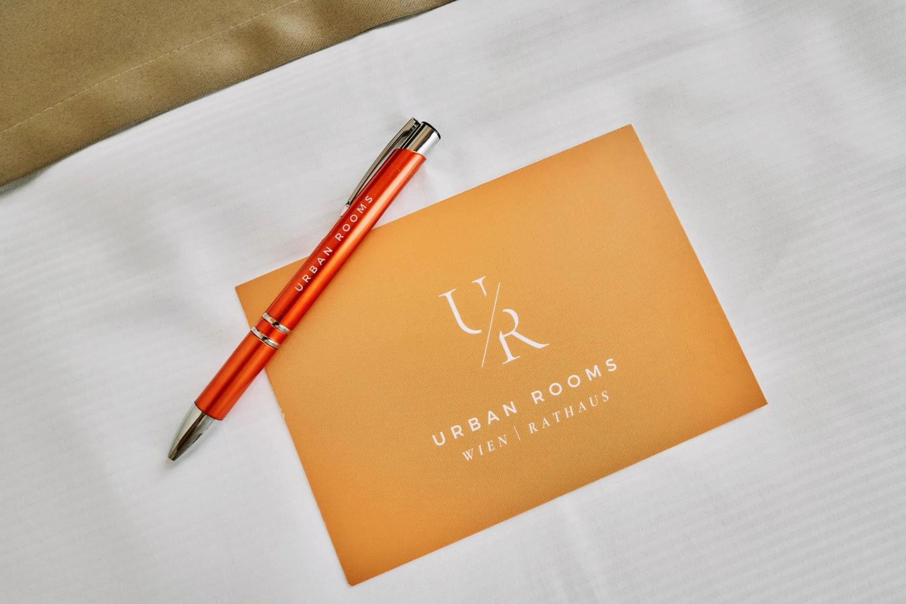 Logo/Certificate/Sign in Urban Rooms Rathaus - Self Check-In