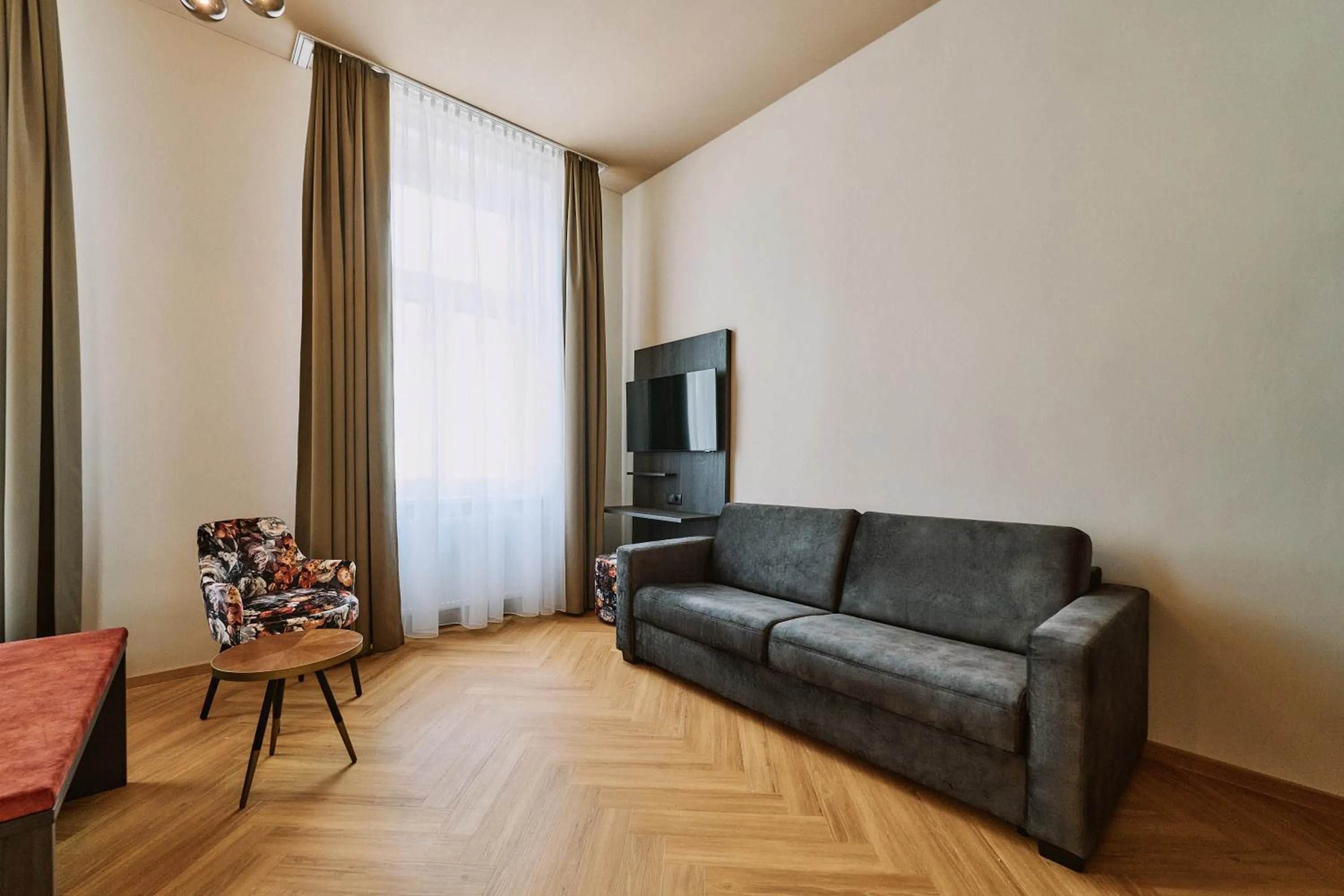 Seating area in Urban Rooms Rathaus - Self Check-In