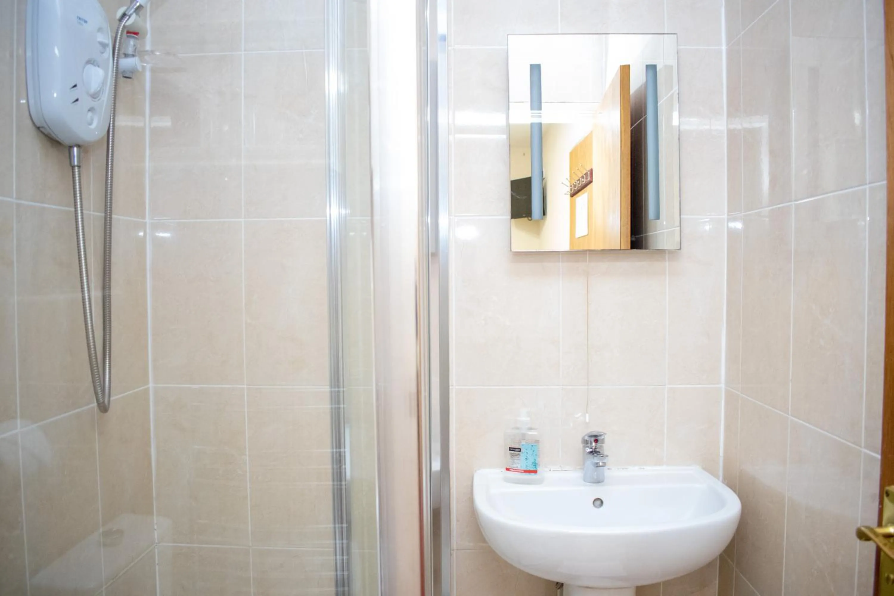 Bathroom in Royal Square Hotel - NEC & Birmingham Airport