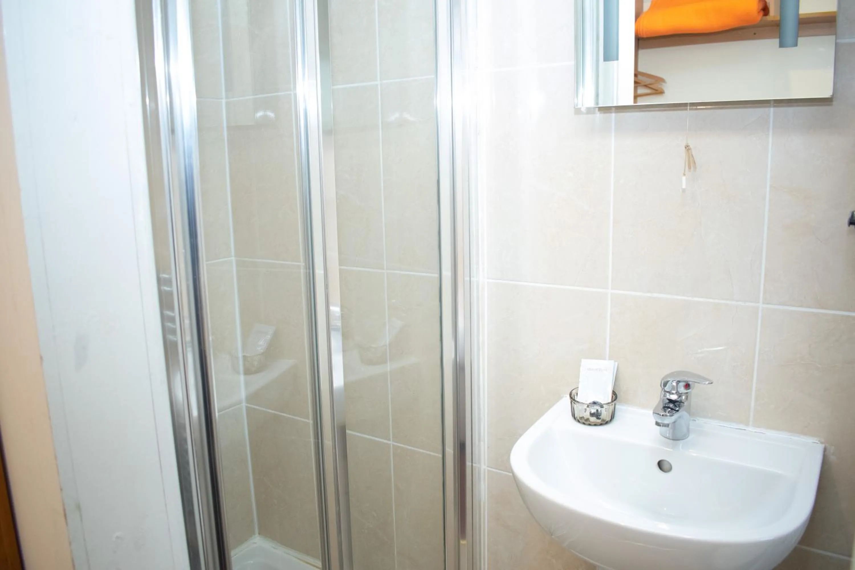 Shower in Royal Square Hotel - NEC & Birmingham Airport