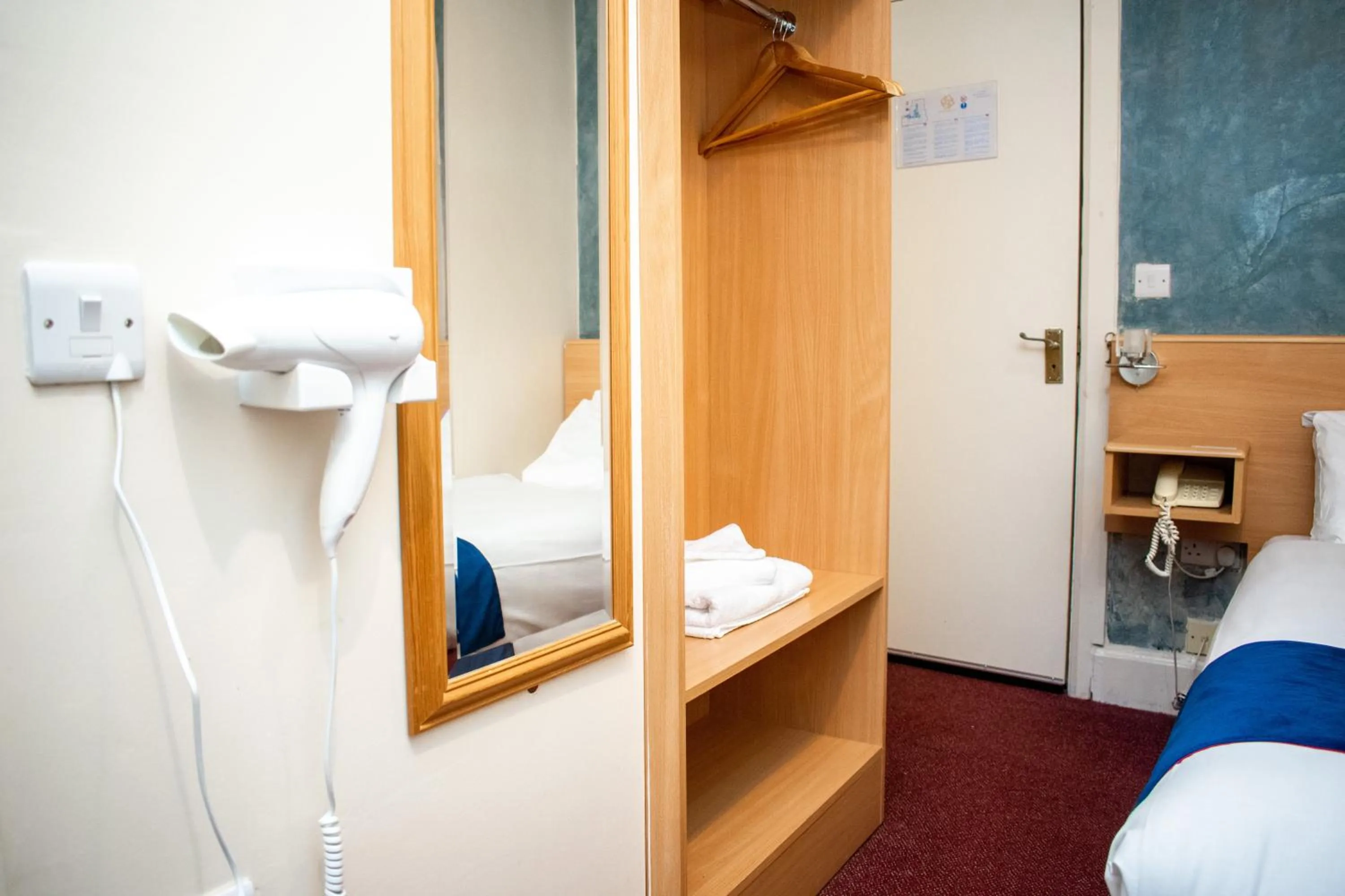 towels, Bed in Royal Square Hotel - NEC & Birmingham Airport