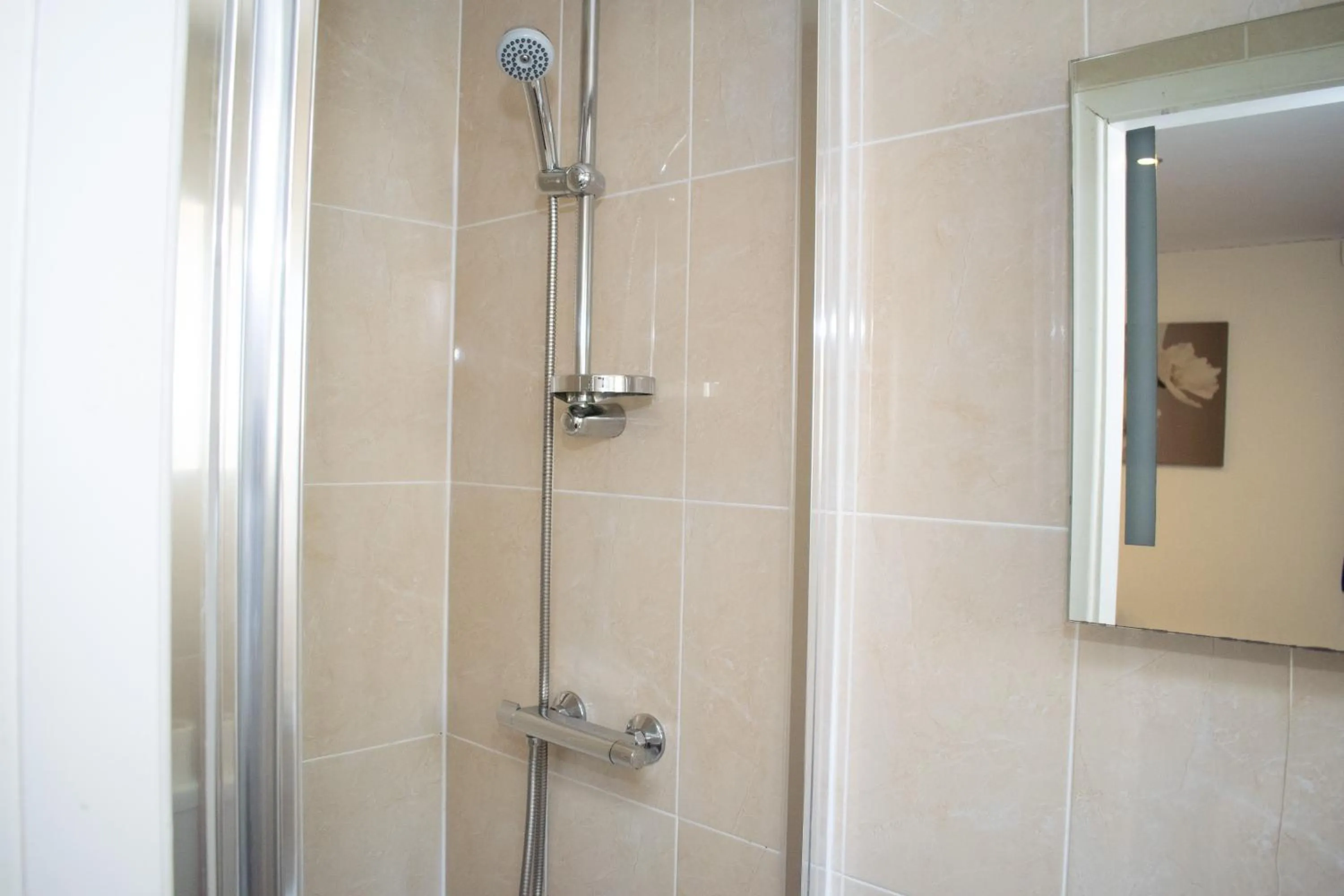Shower in Royal Square Hotel - NEC & Birmingham Airport