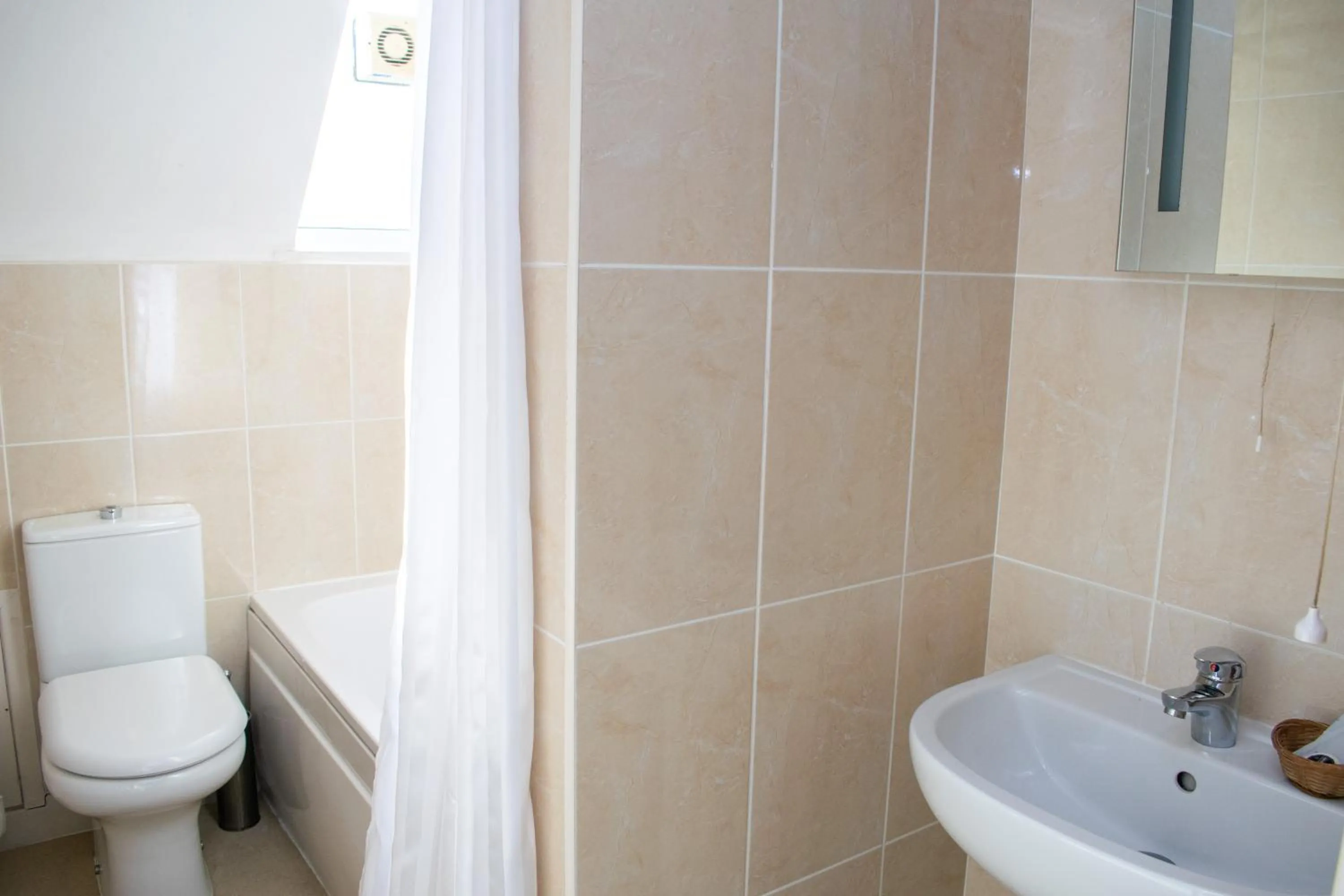 Bathroom in Royal Square Hotel - NEC & Birmingham Airport