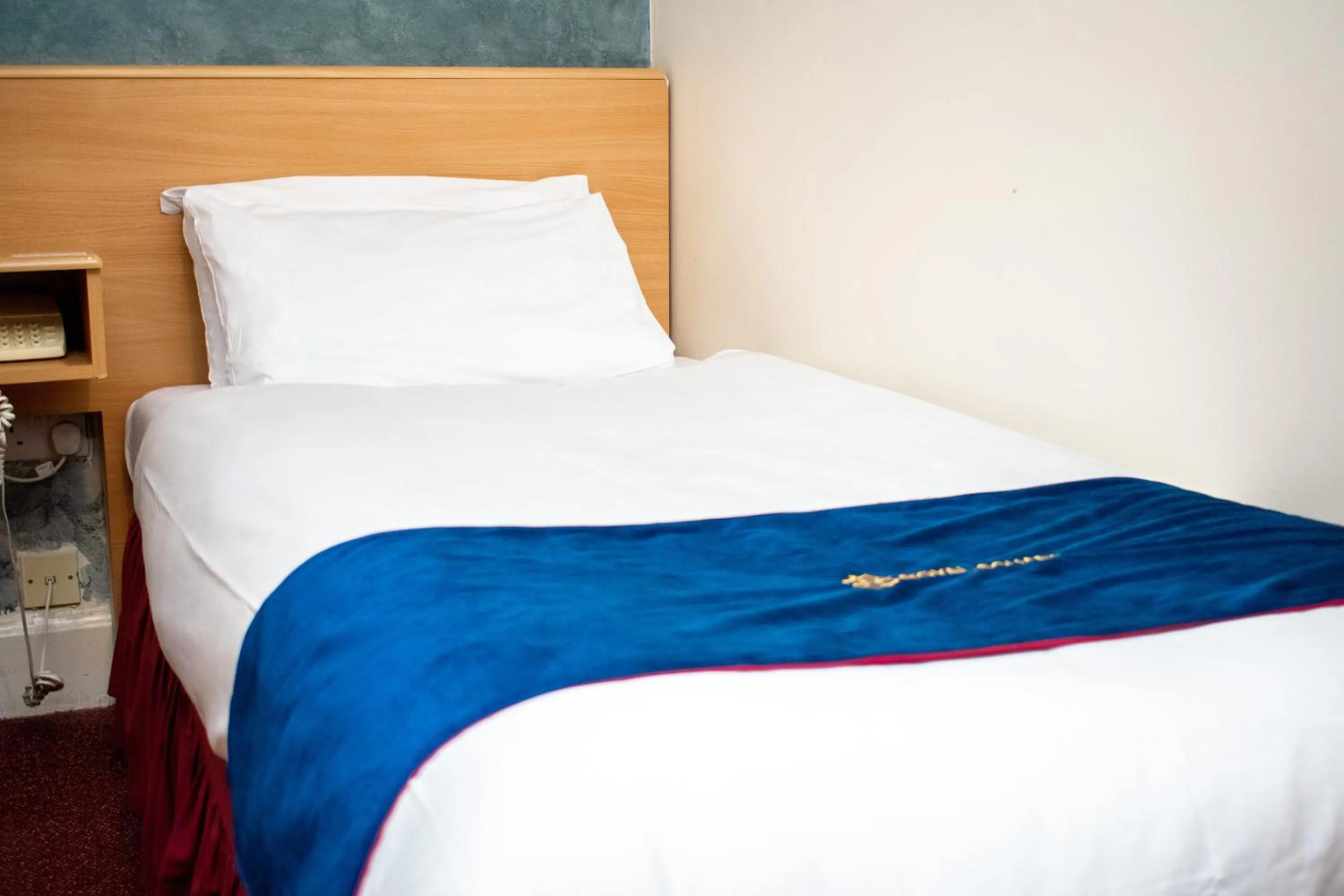 Bed in Royal Square Hotel - NEC & Birmingham Airport
