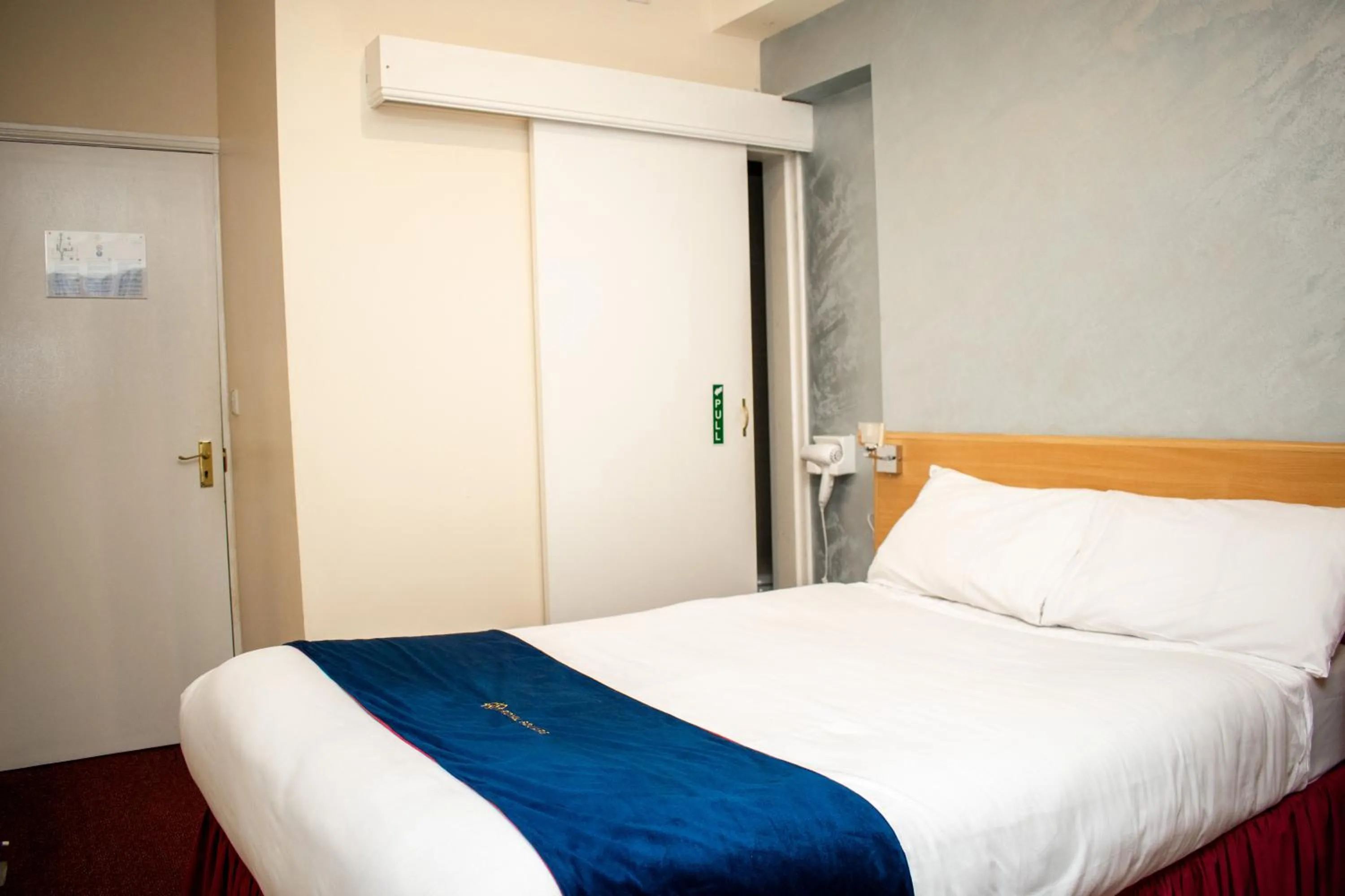 Bed in Royal Square Hotel - NEC & Birmingham Airport