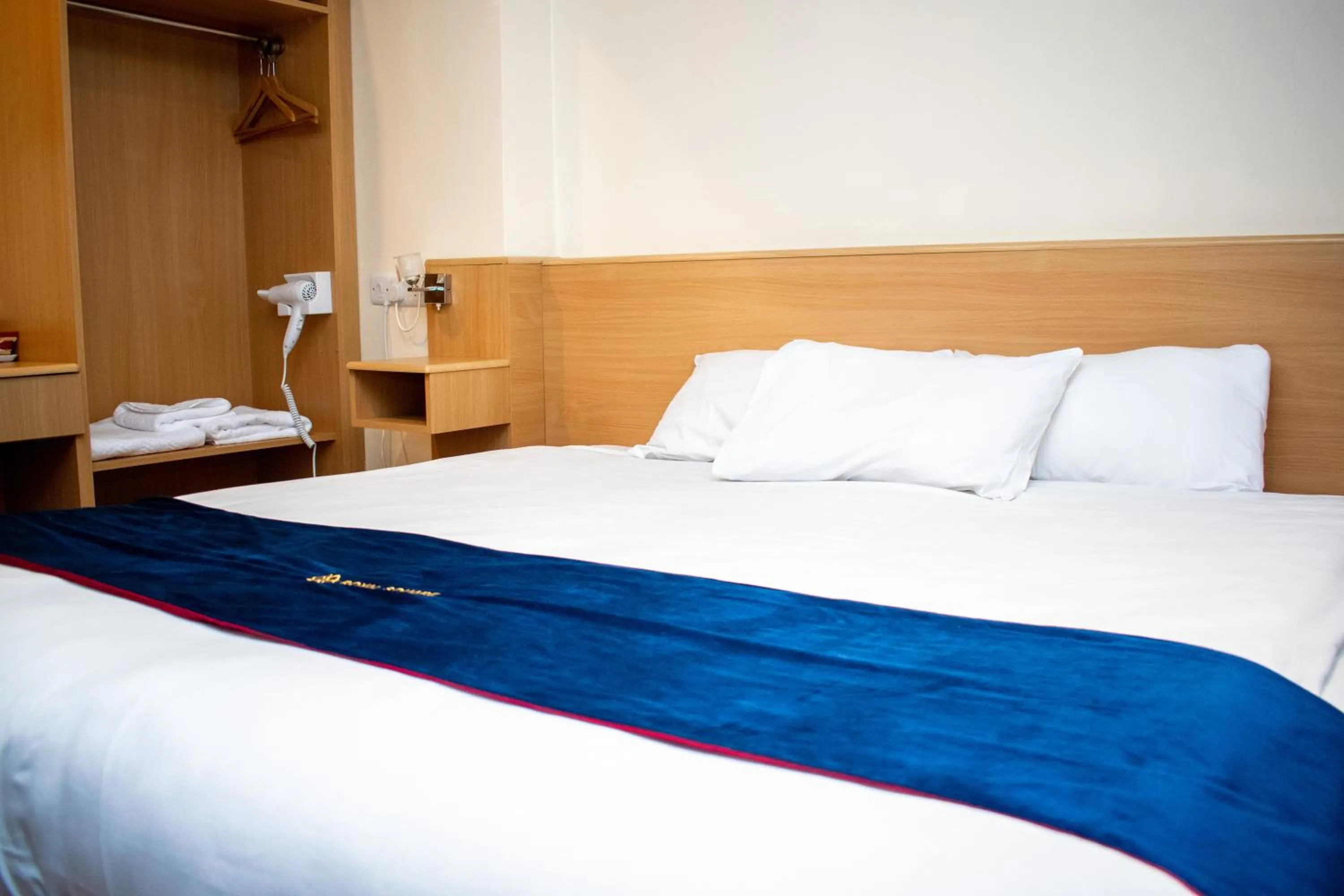Bed in Royal Square Hotel - NEC & Birmingham Airport