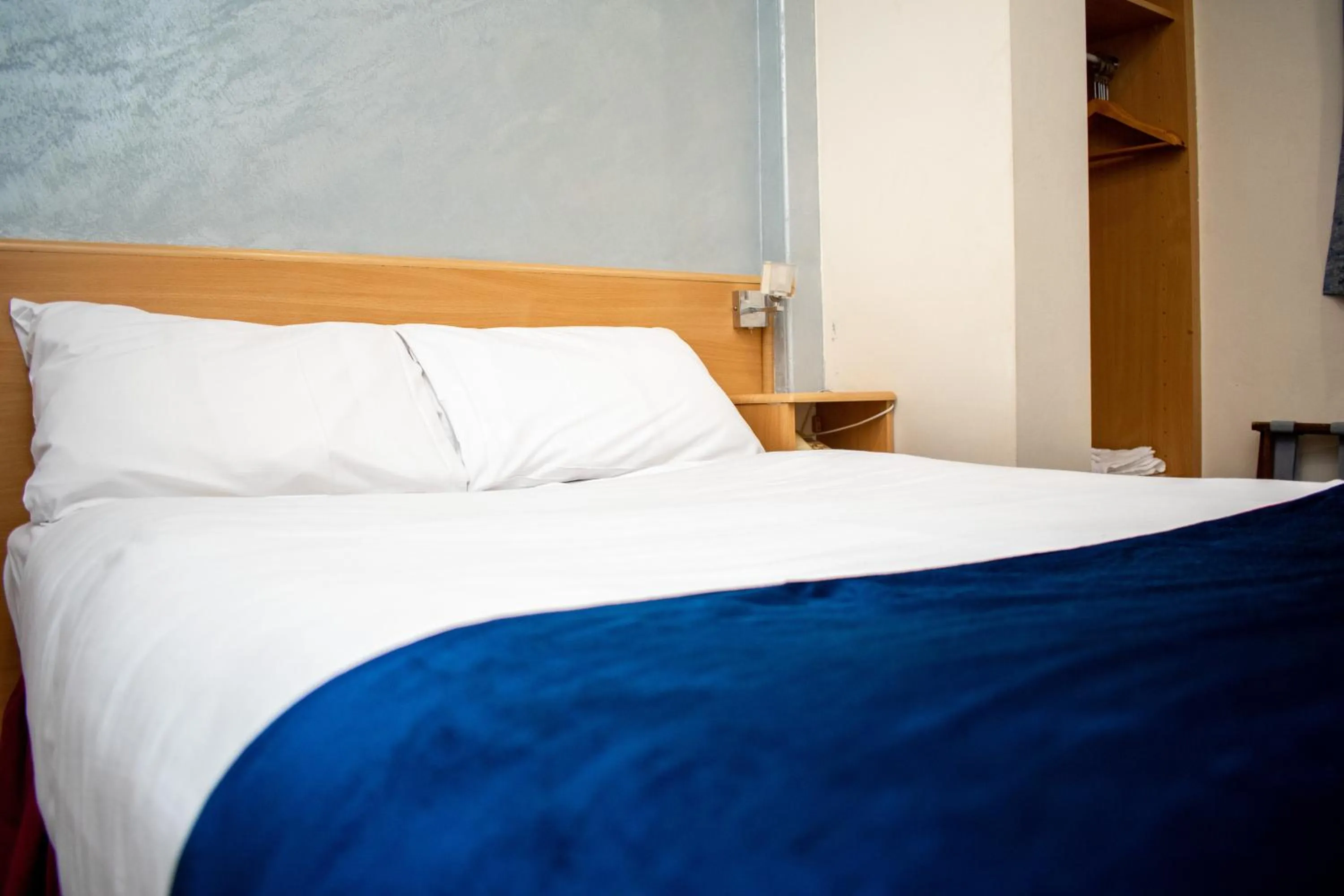 Bed in Royal Square Hotel - NEC & Birmingham Airport