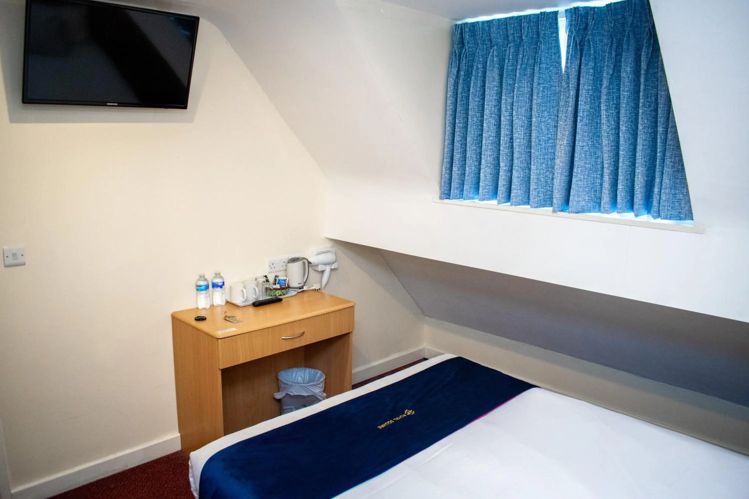 Bedroom, Bed in Royal Square Hotel - NEC & Birmingham Airport