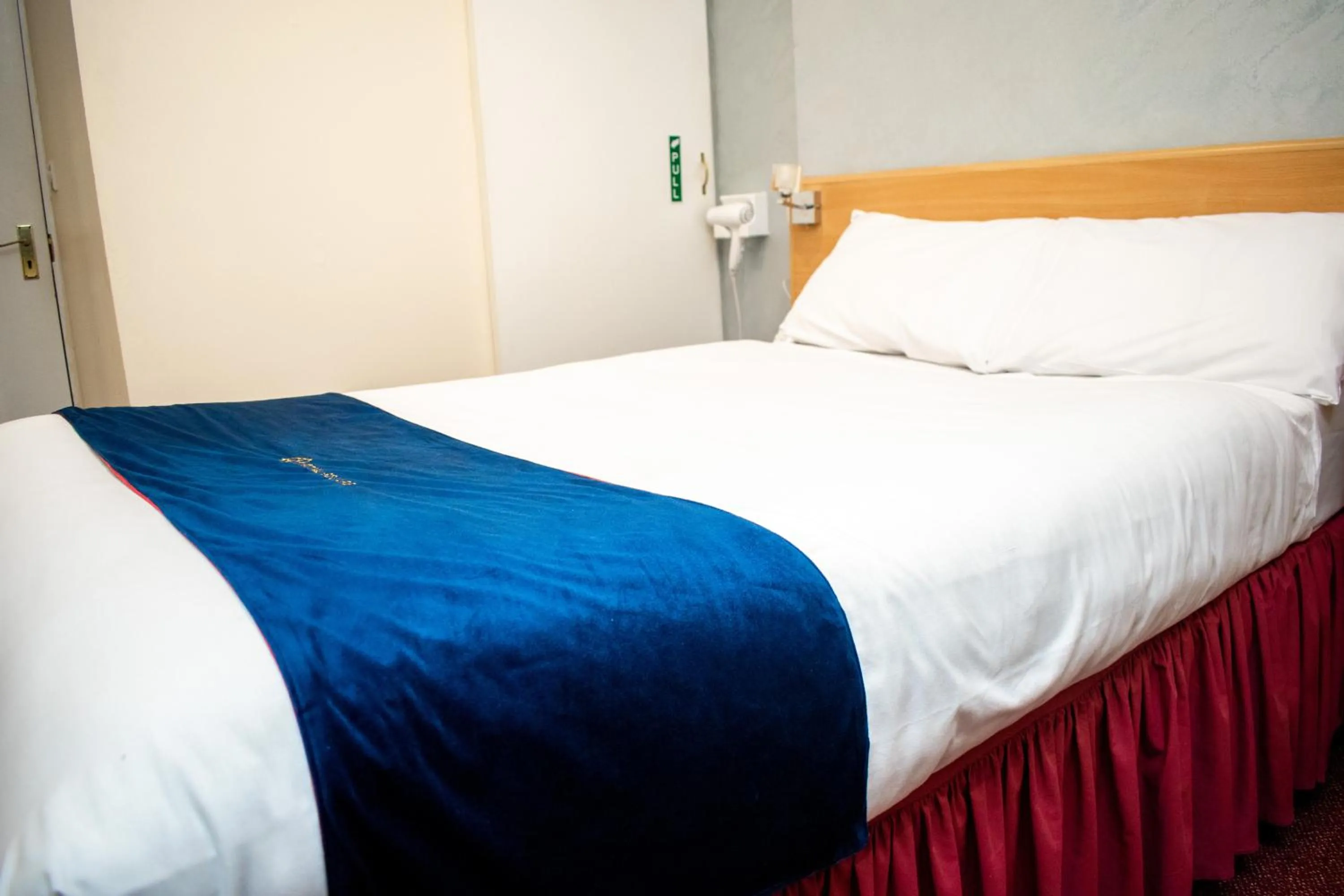 Bed in Royal Square Hotel - NEC & Birmingham Airport