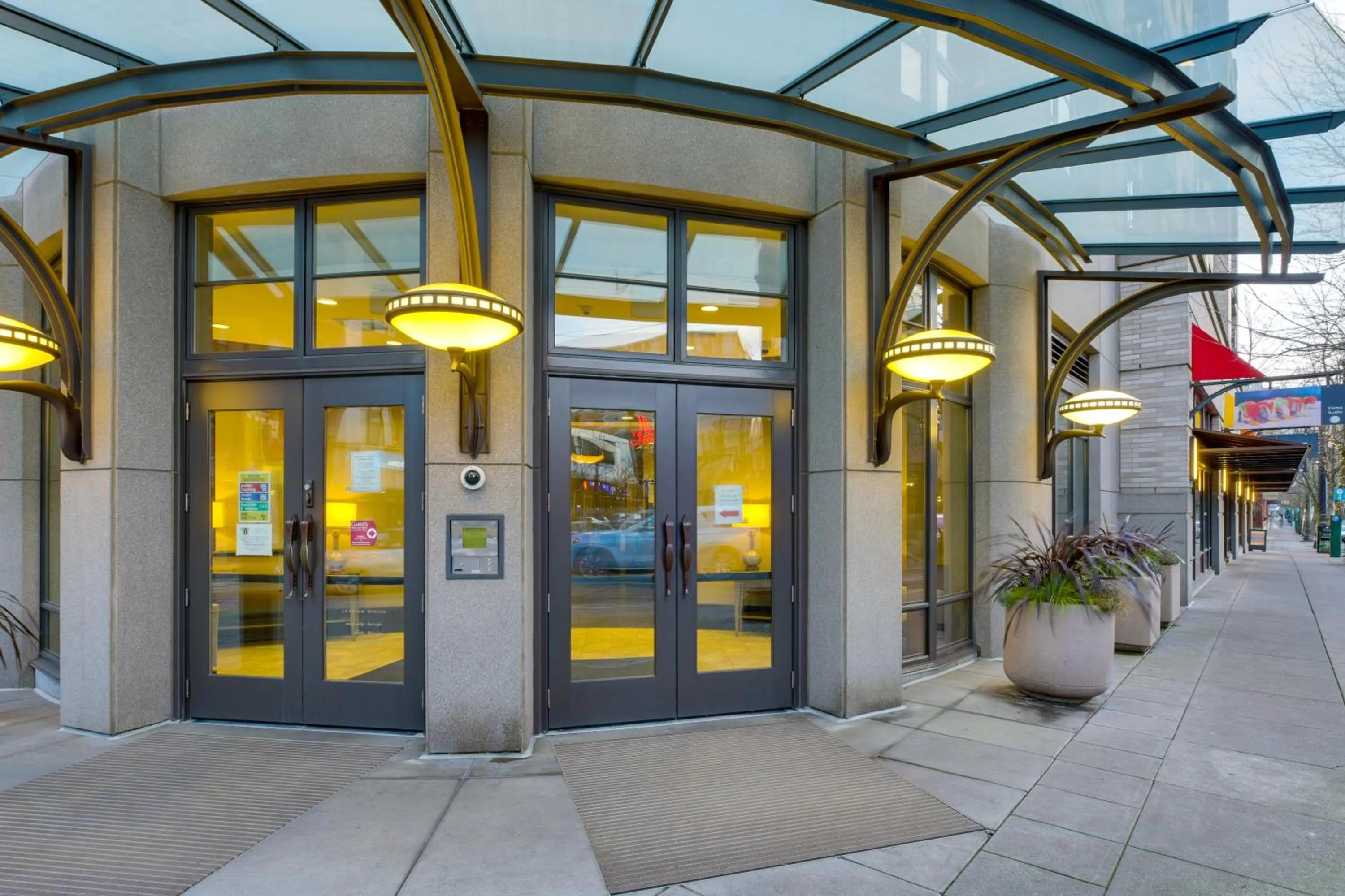 Facade/entrance in Renu Suites at The Burlington Portland