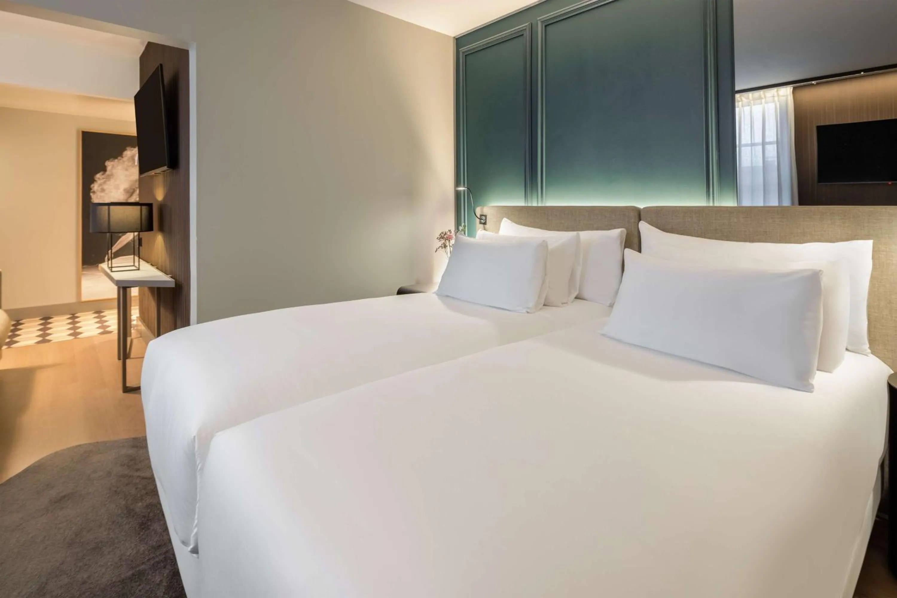 Photo of the whole room, Bed in NH Collection Salzburg City