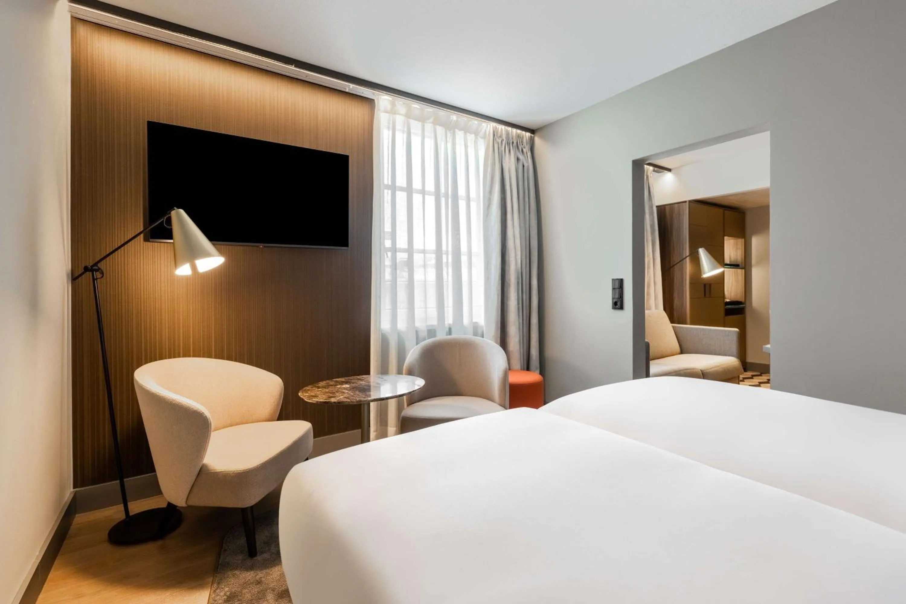 Photo of the whole room, Bed in NH Collection Salzburg City