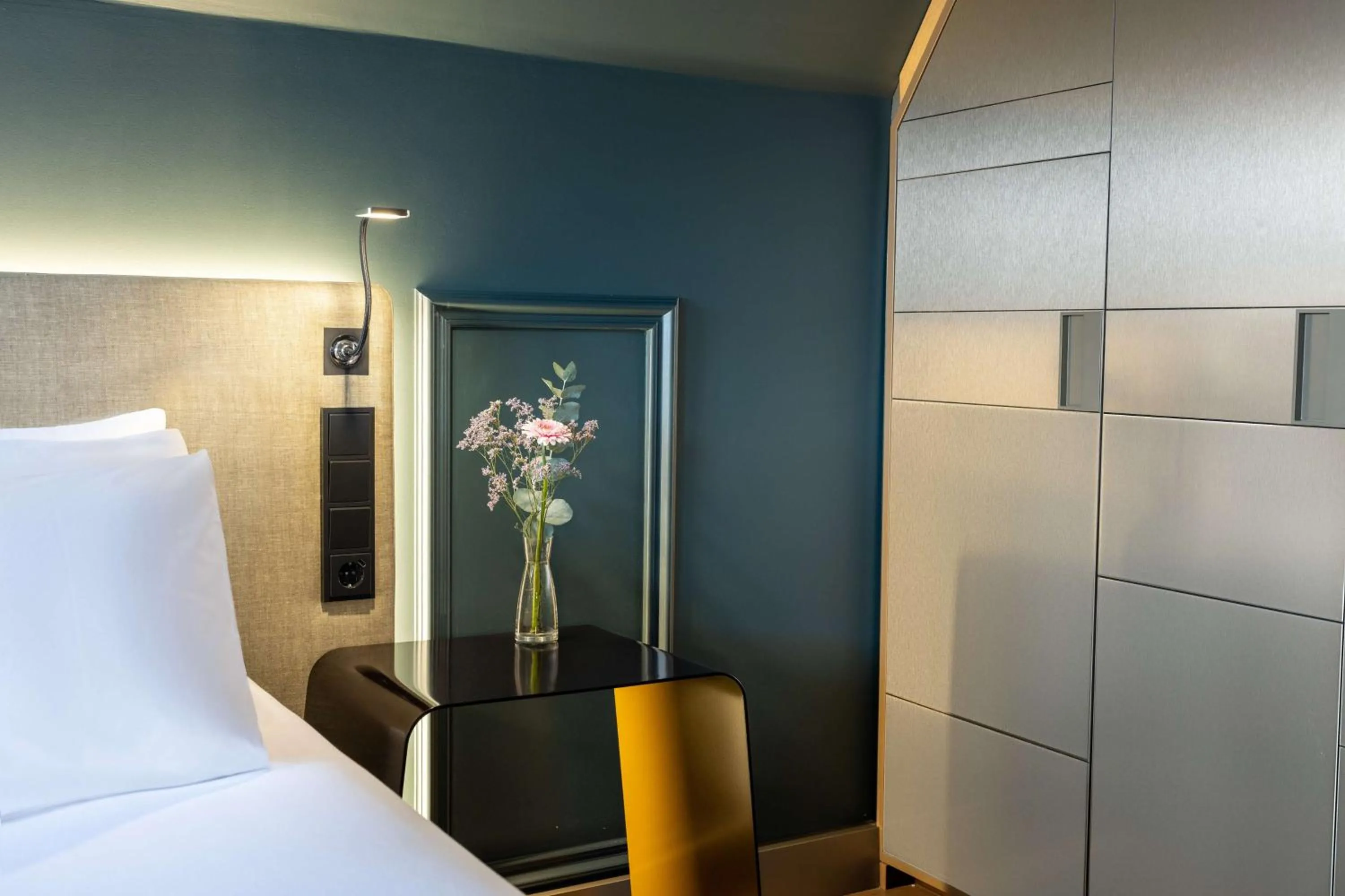 Photo of the whole room, Bed in NH Collection Salzburg City