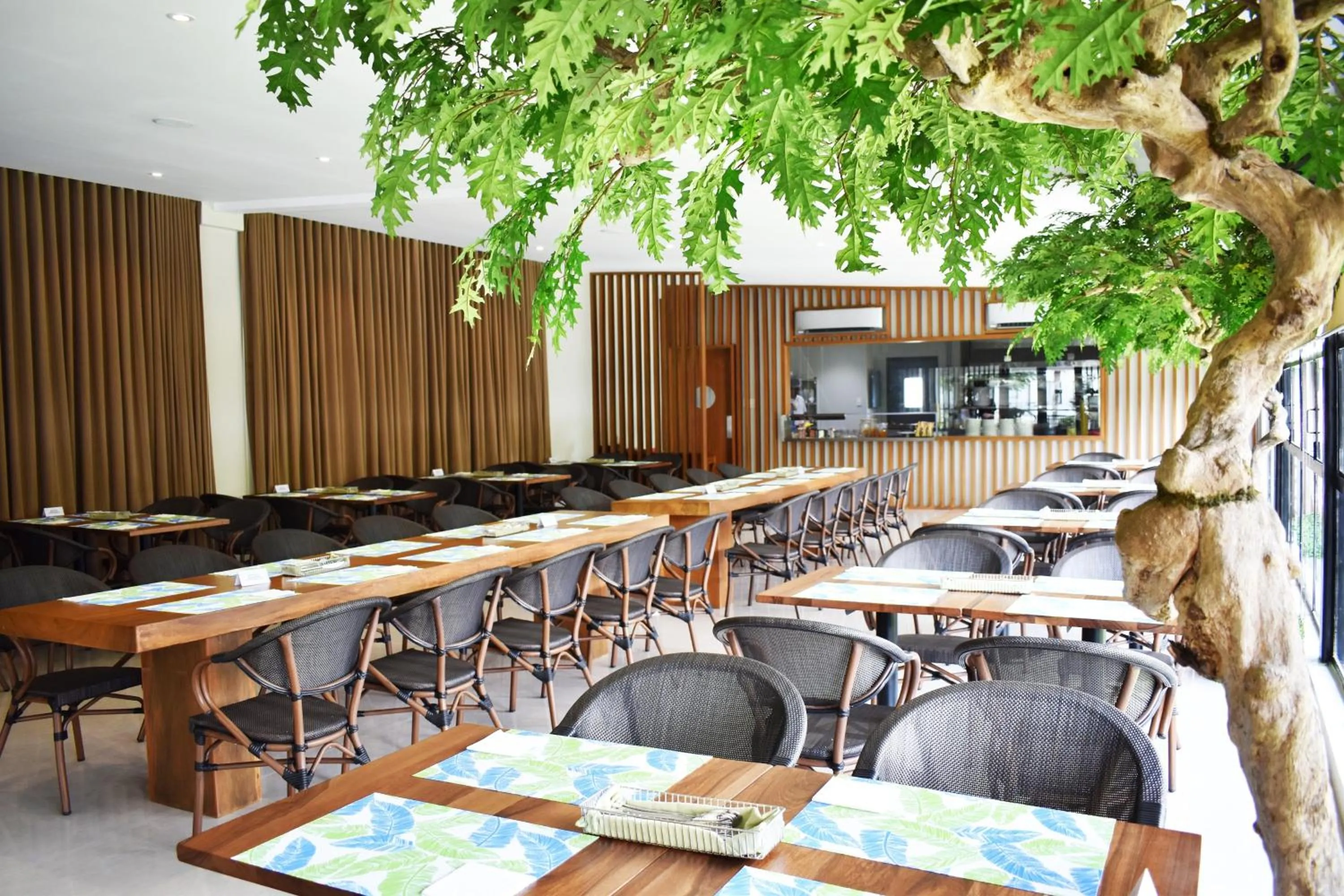 Restaurant/places to eat in Holiday Inn & Suites Batangas LimaPark by IHG