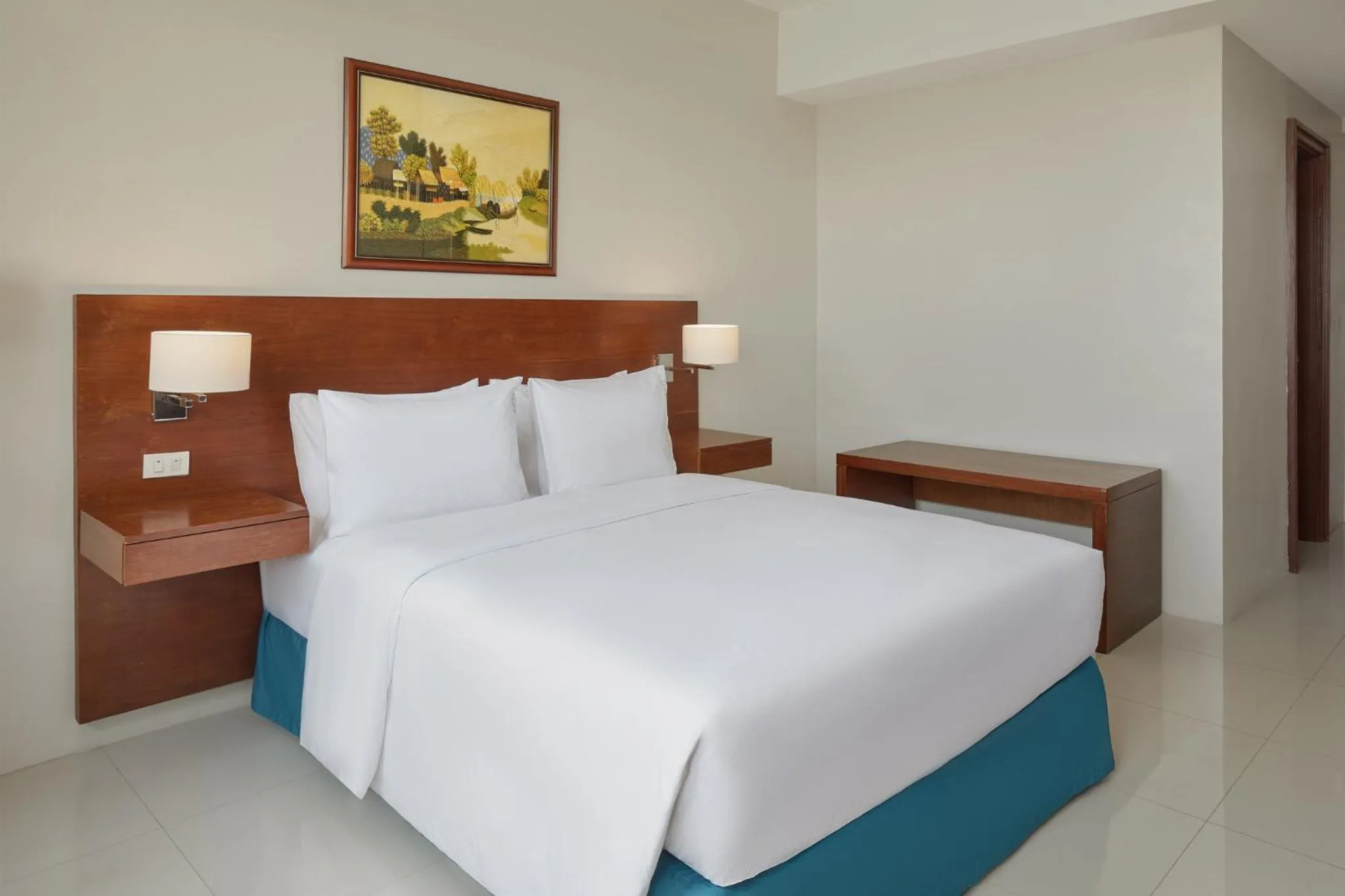 Photo of the whole room, Bed in Holiday Inn & Suites Batangas LimaPark by IHG