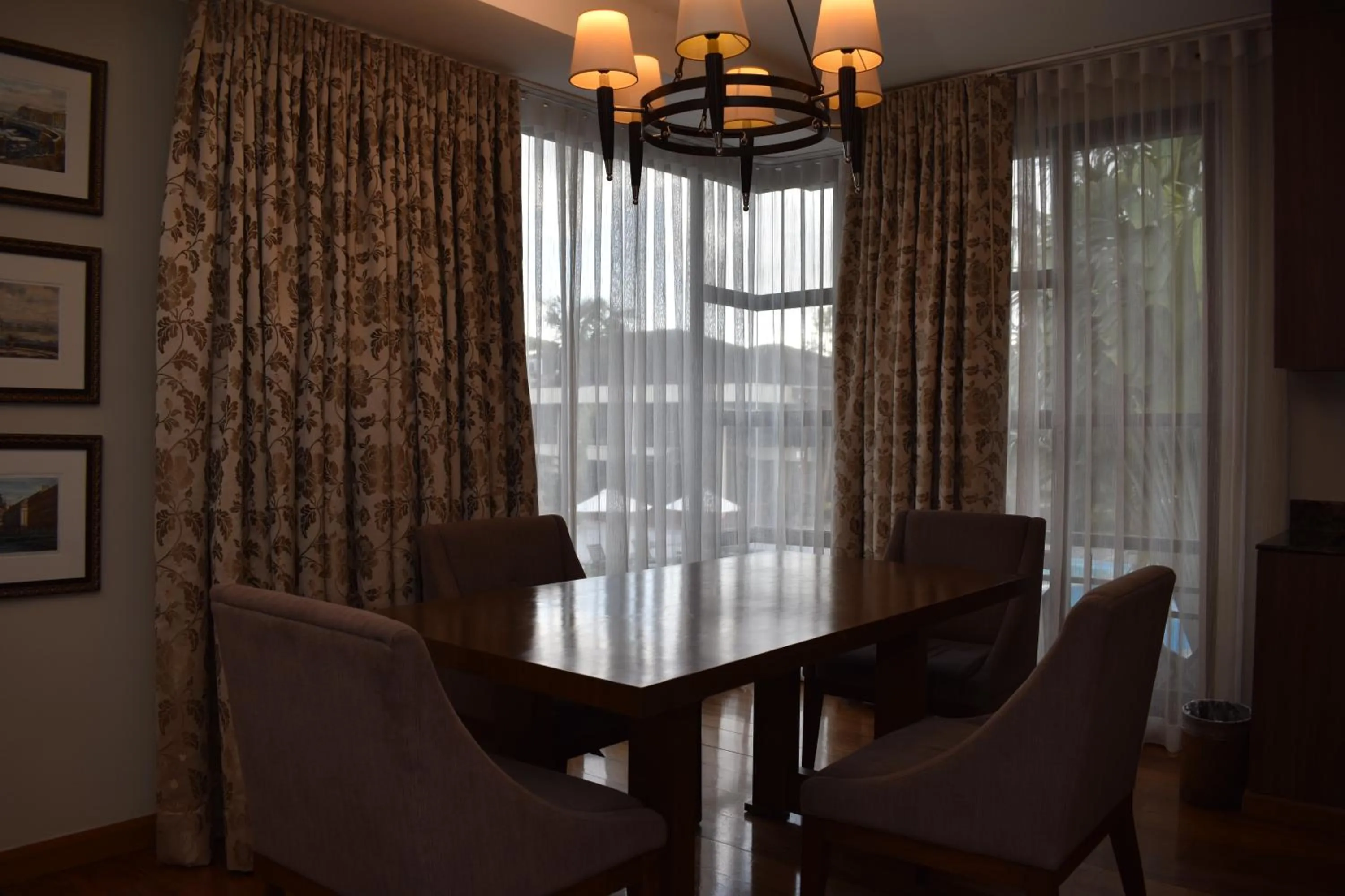 Dining area in Holiday Inn & Suites Batangas LimaPark by IHG