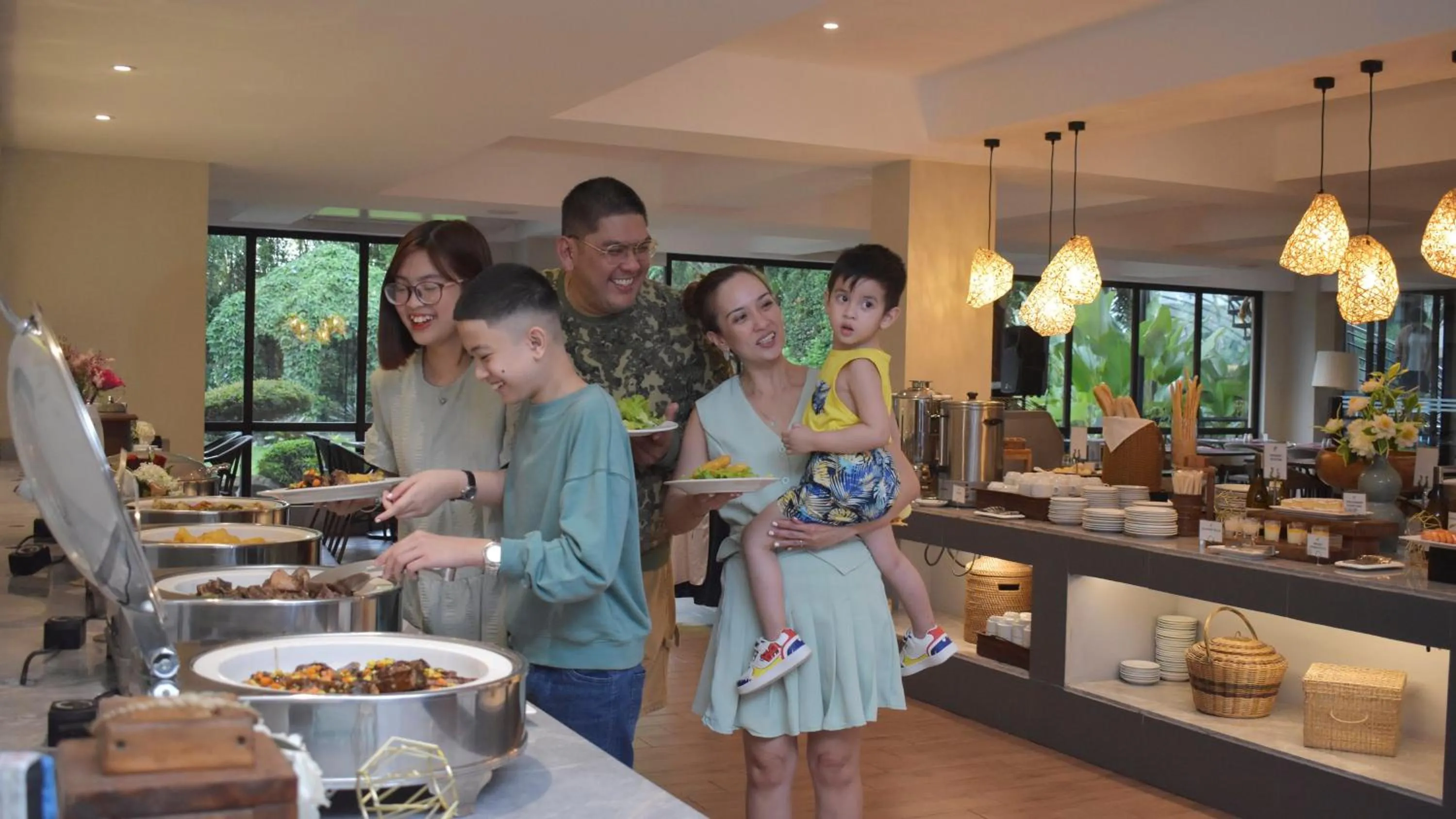 Restaurant/places to eat in Holiday Inn & Suites Batangas LimaPark by IHG