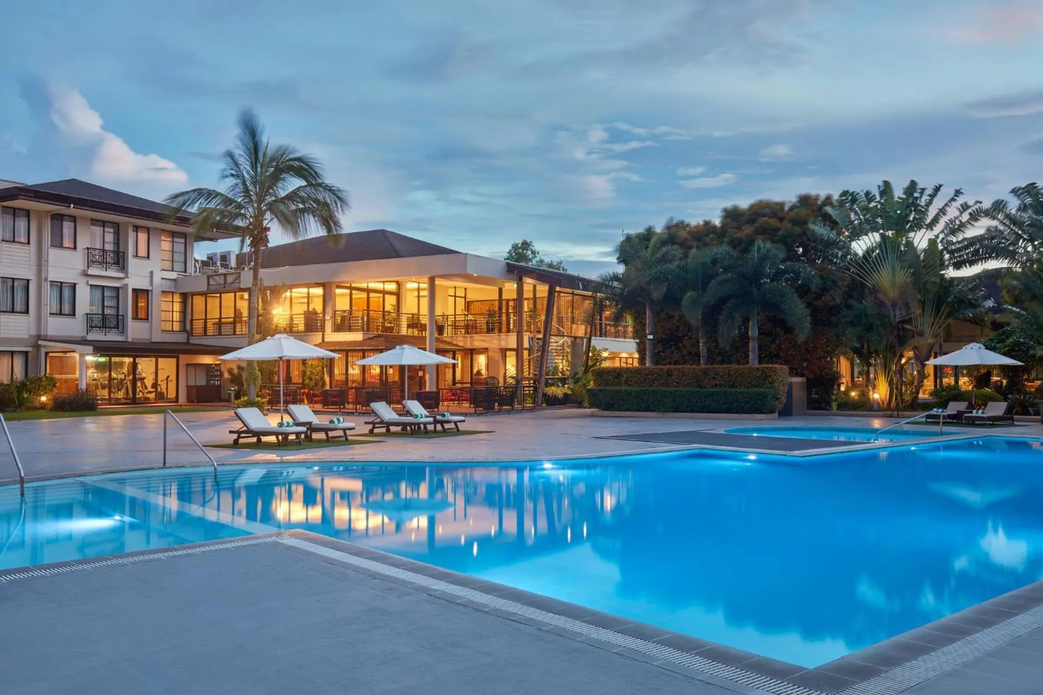 Swimming pool in Holiday Inn & Suites Batangas LimaPark by IHG