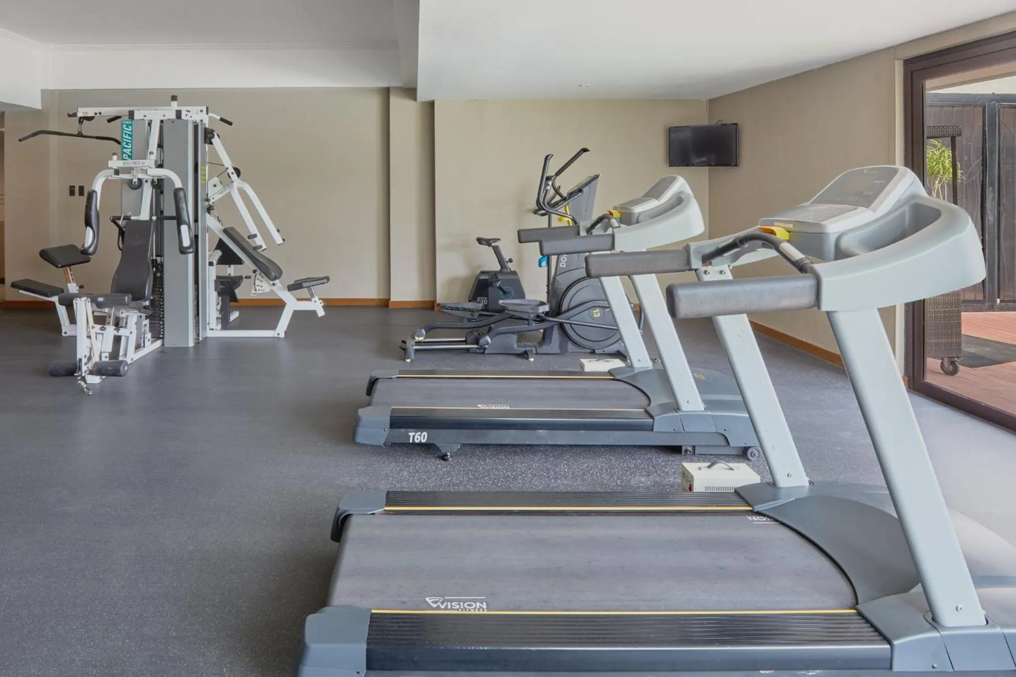 Fitness centre/facilities in Holiday Inn & Suites Batangas LimaPark by IHG