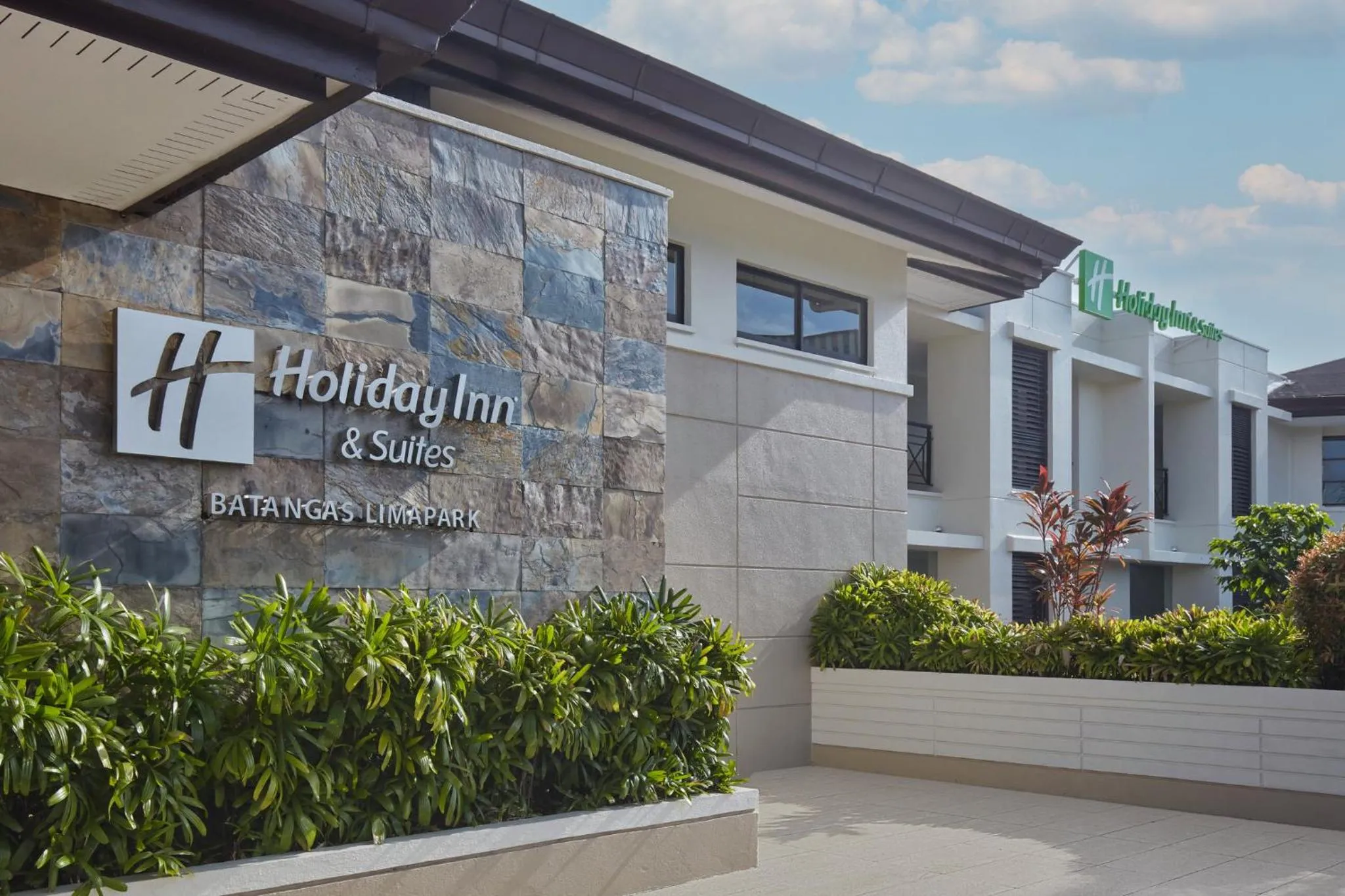 Property building in Holiday Inn & Suites Batangas LimaPark by IHG