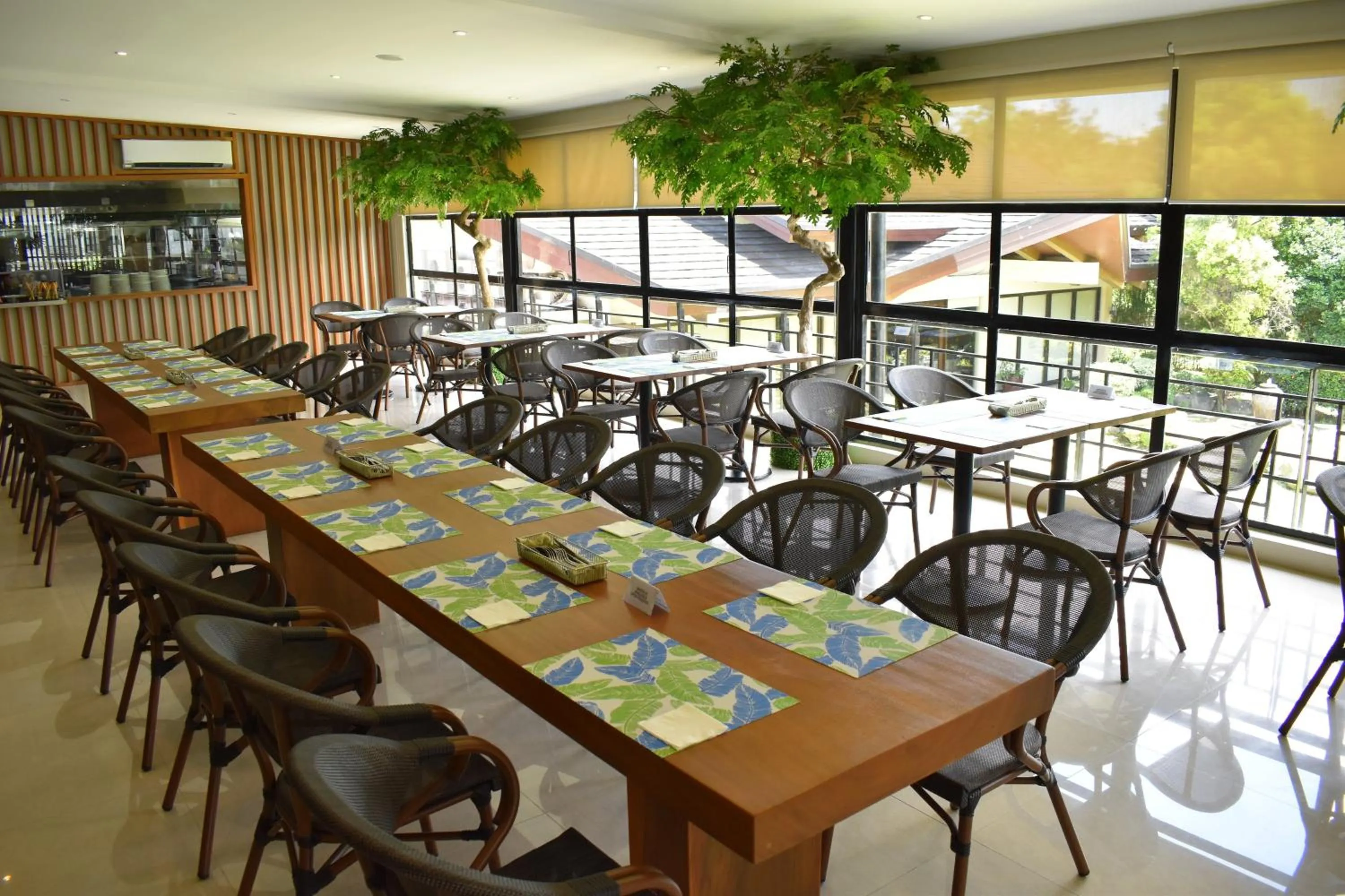 Restaurant/places to eat in Holiday Inn & Suites Batangas LimaPark by IHG