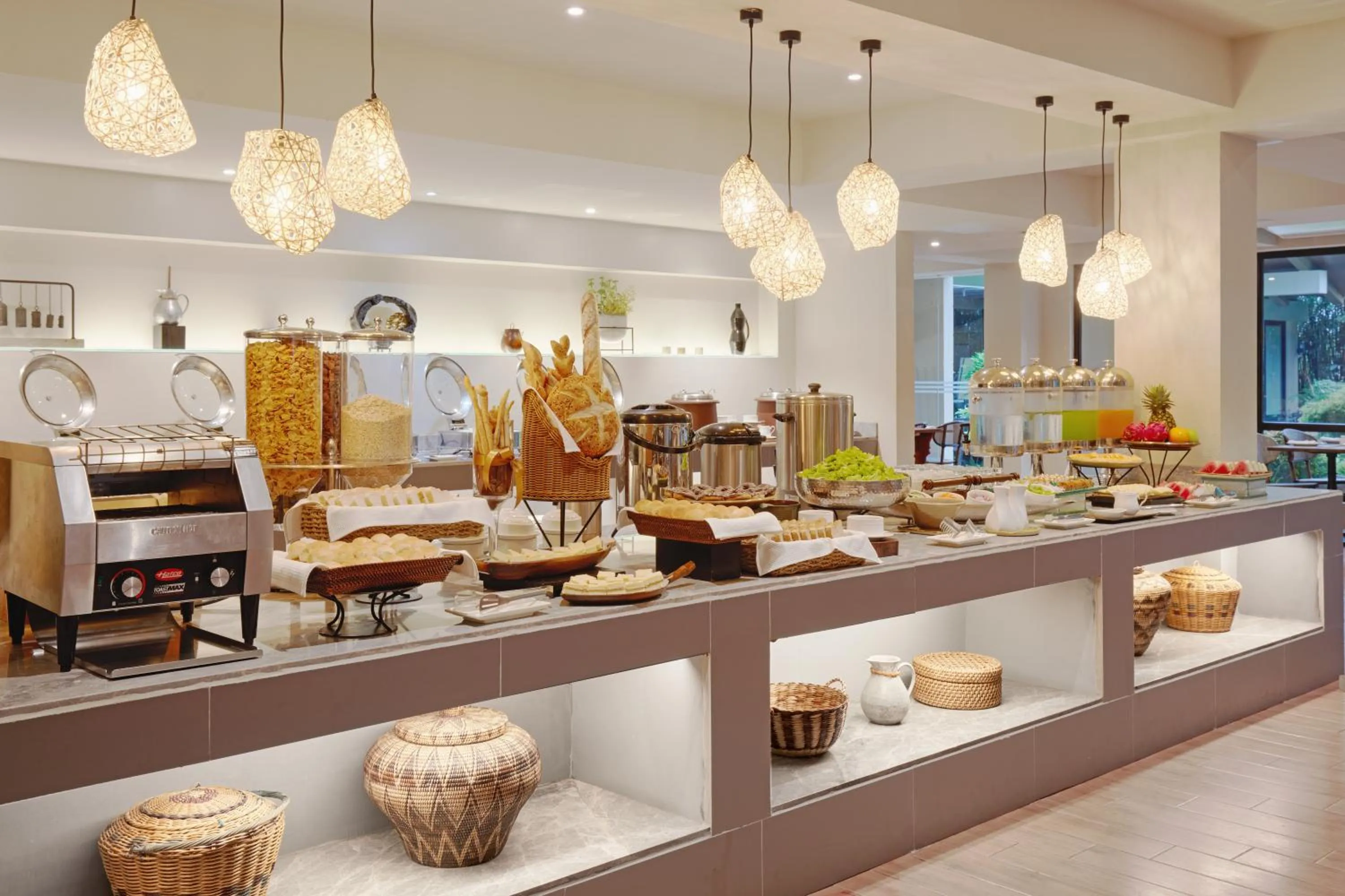 Buffet breakfast in Holiday Inn & Suites Batangas LimaPark by IHG