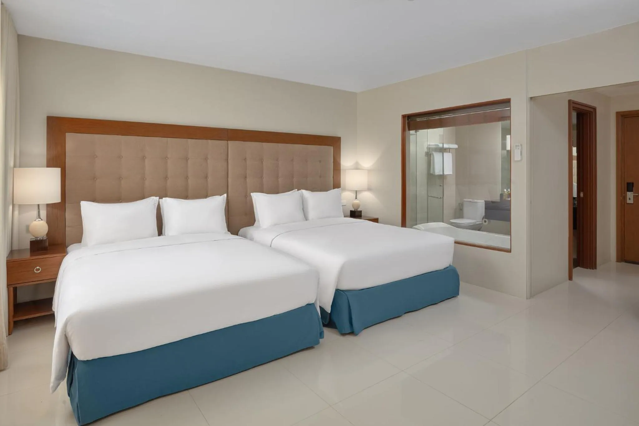 Photo of the whole room, Bed in Holiday Inn & Suites Batangas LimaPark by IHG
