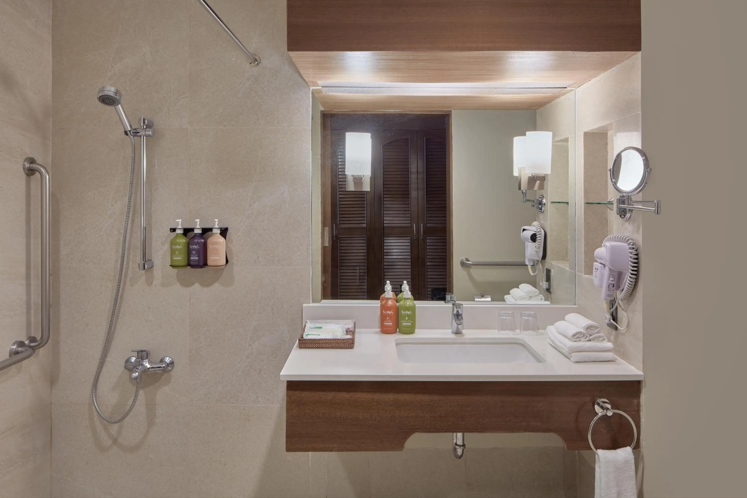 Shower in Holiday Inn & Suites Batangas LimaPark by IHG