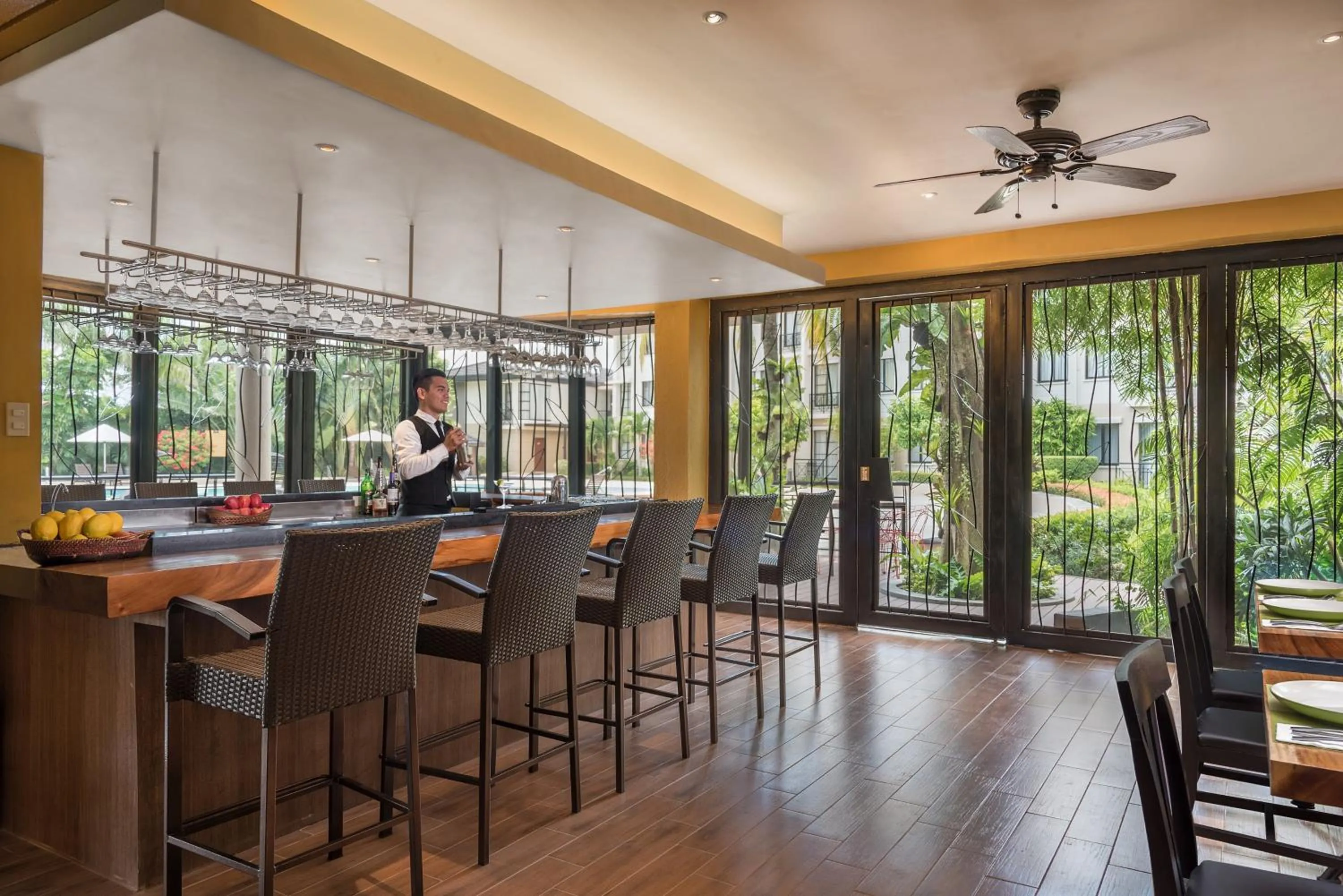 Restaurant/places to eat in Holiday Inn & Suites Batangas LimaPark by IHG