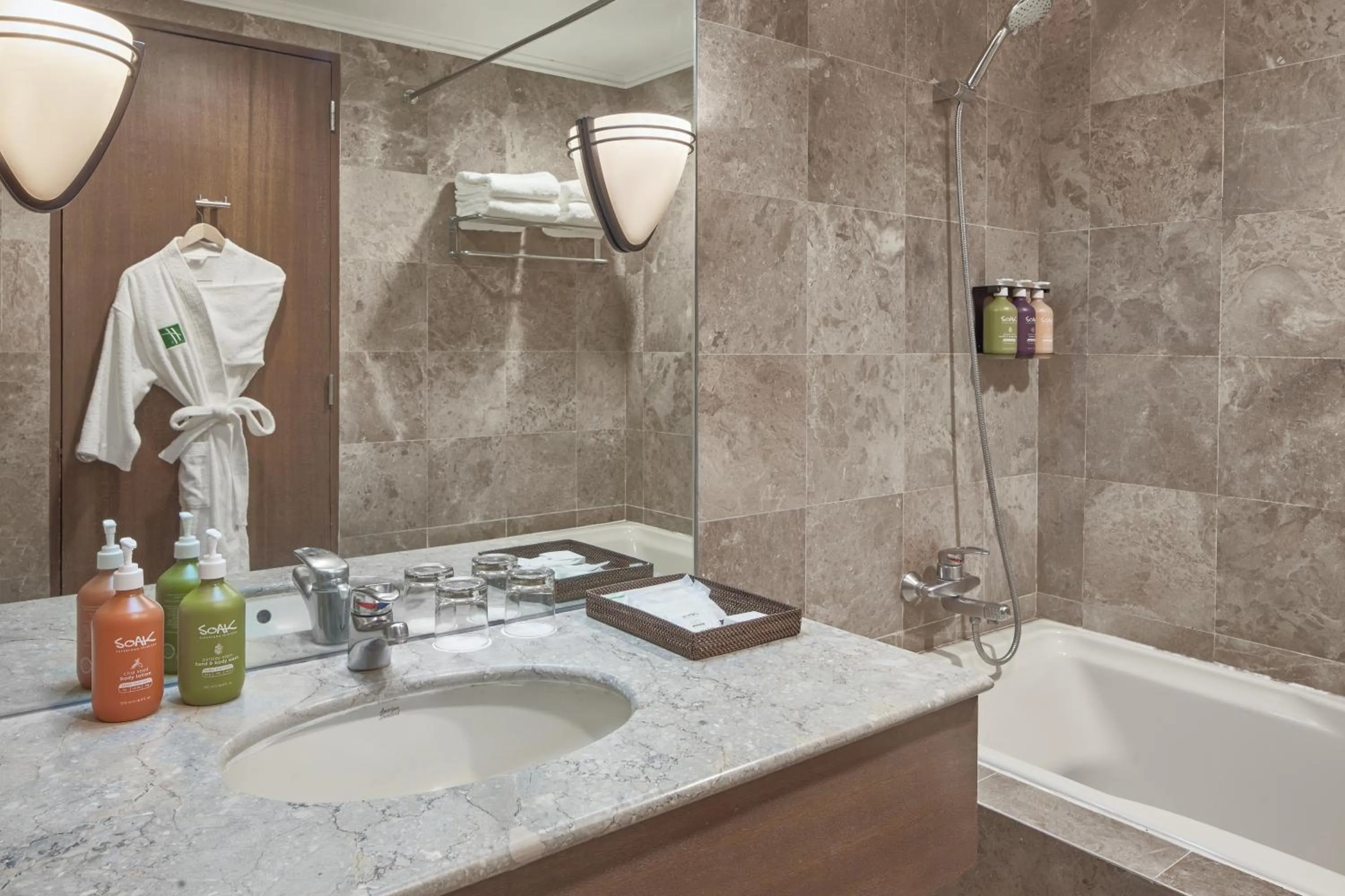 Shower in Holiday Inn & Suites Batangas LimaPark by IHG