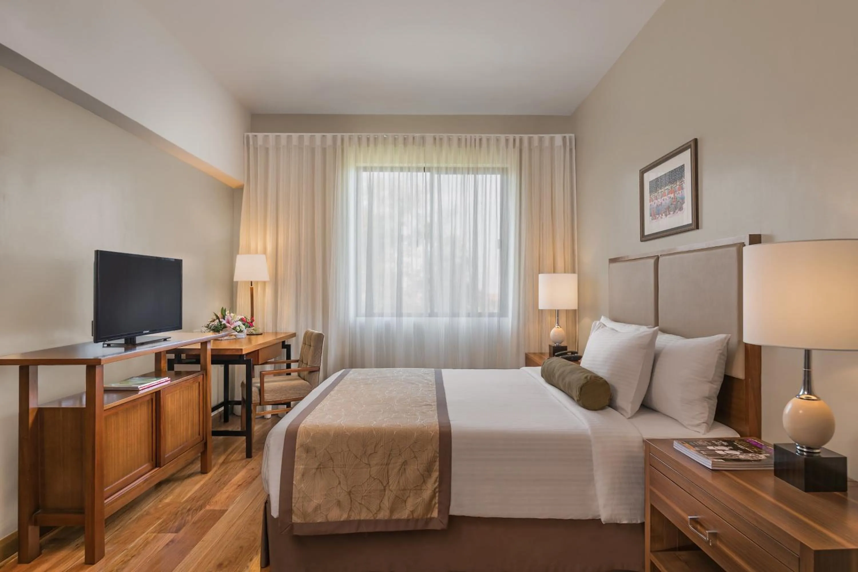 Photo of the whole room, Bed in Holiday Inn & Suites Batangas LimaPark by IHG