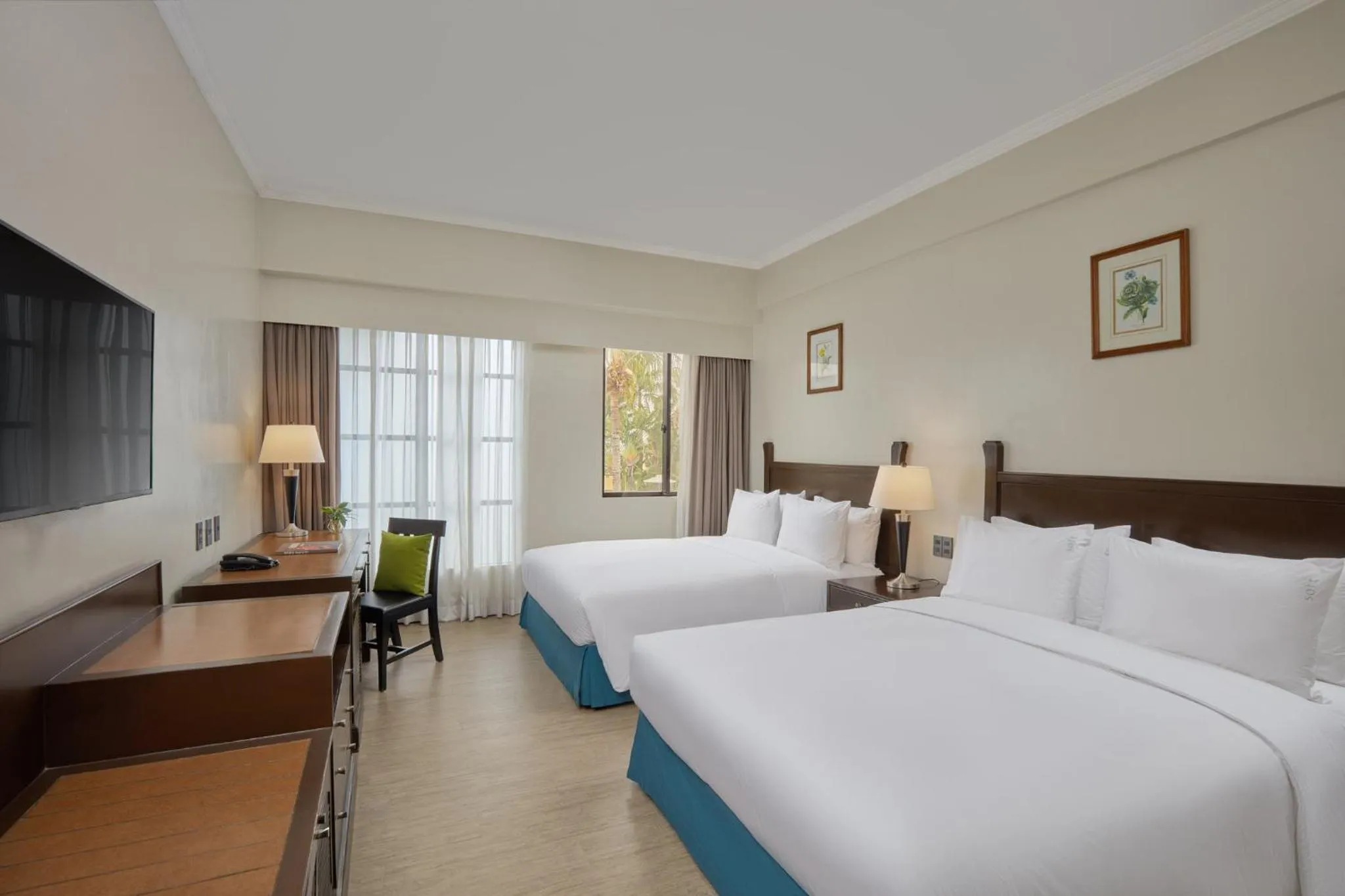 Photo of the whole room, Bed in Holiday Inn & Suites Batangas LimaPark by IHG