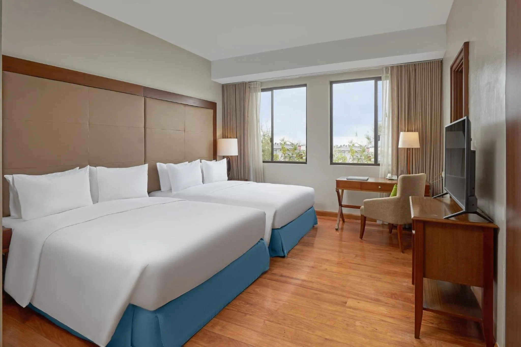 Photo of the whole room, Bed in Holiday Inn & Suites Batangas LimaPark by IHG