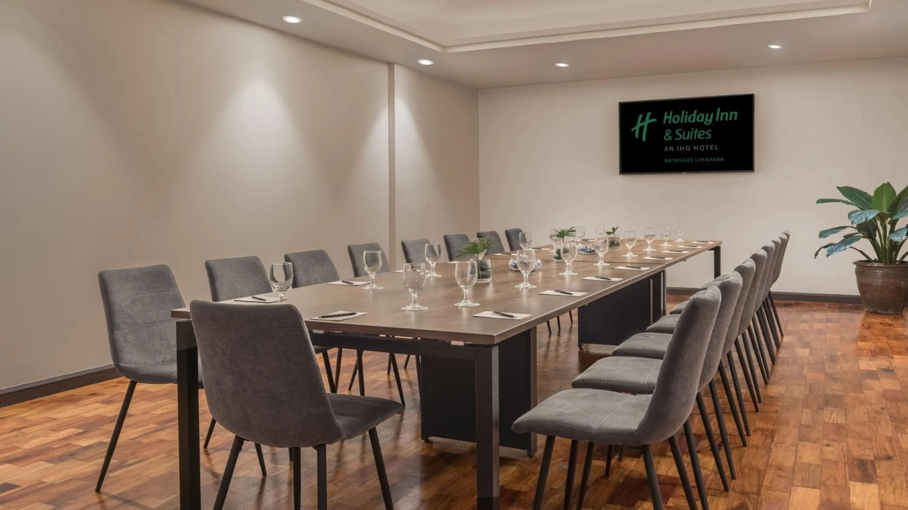 Meeting/conference room in Holiday Inn & Suites Batangas LimaPark by IHG