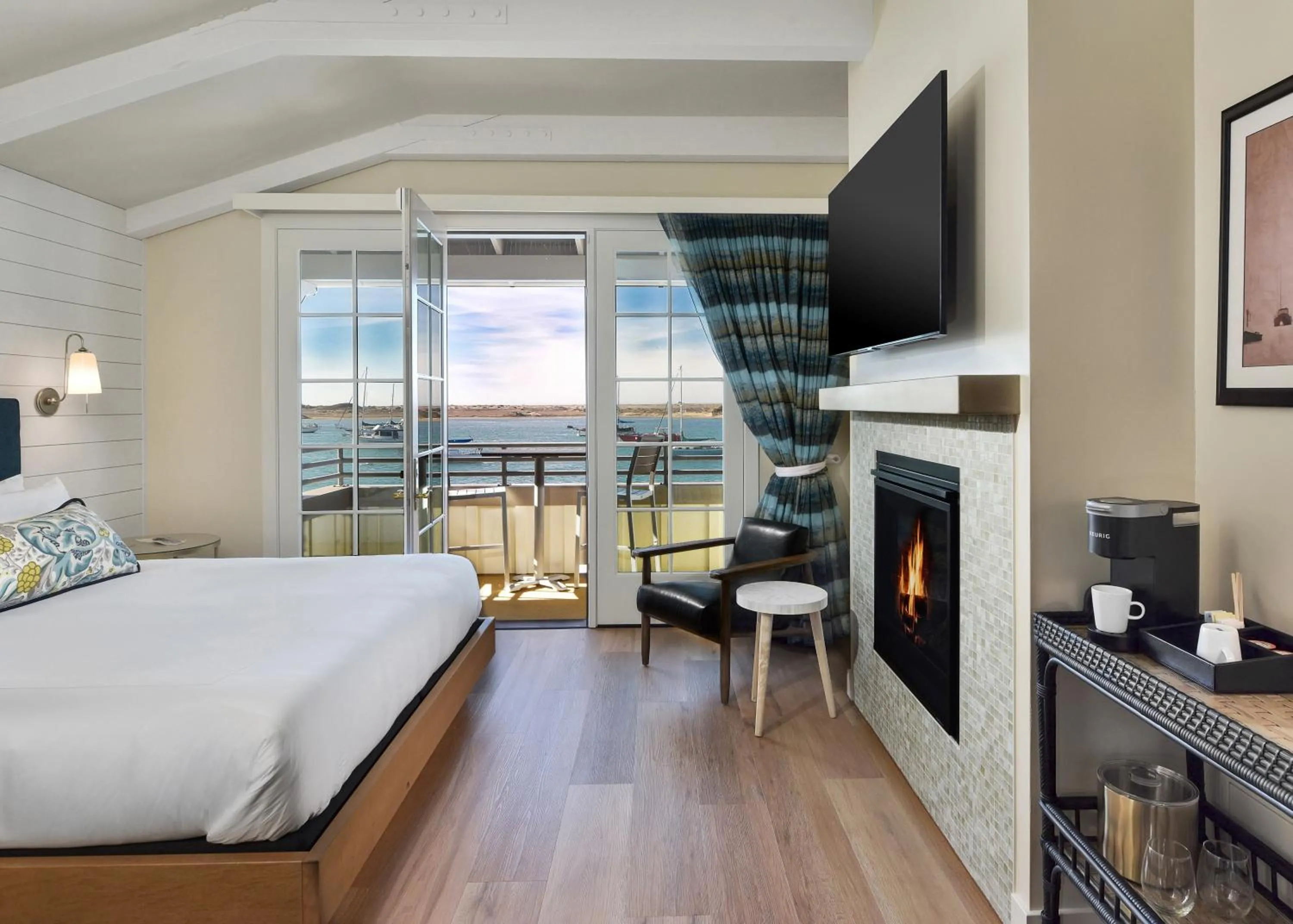 TV and multimedia, Bed in Inn At Rose's Landing