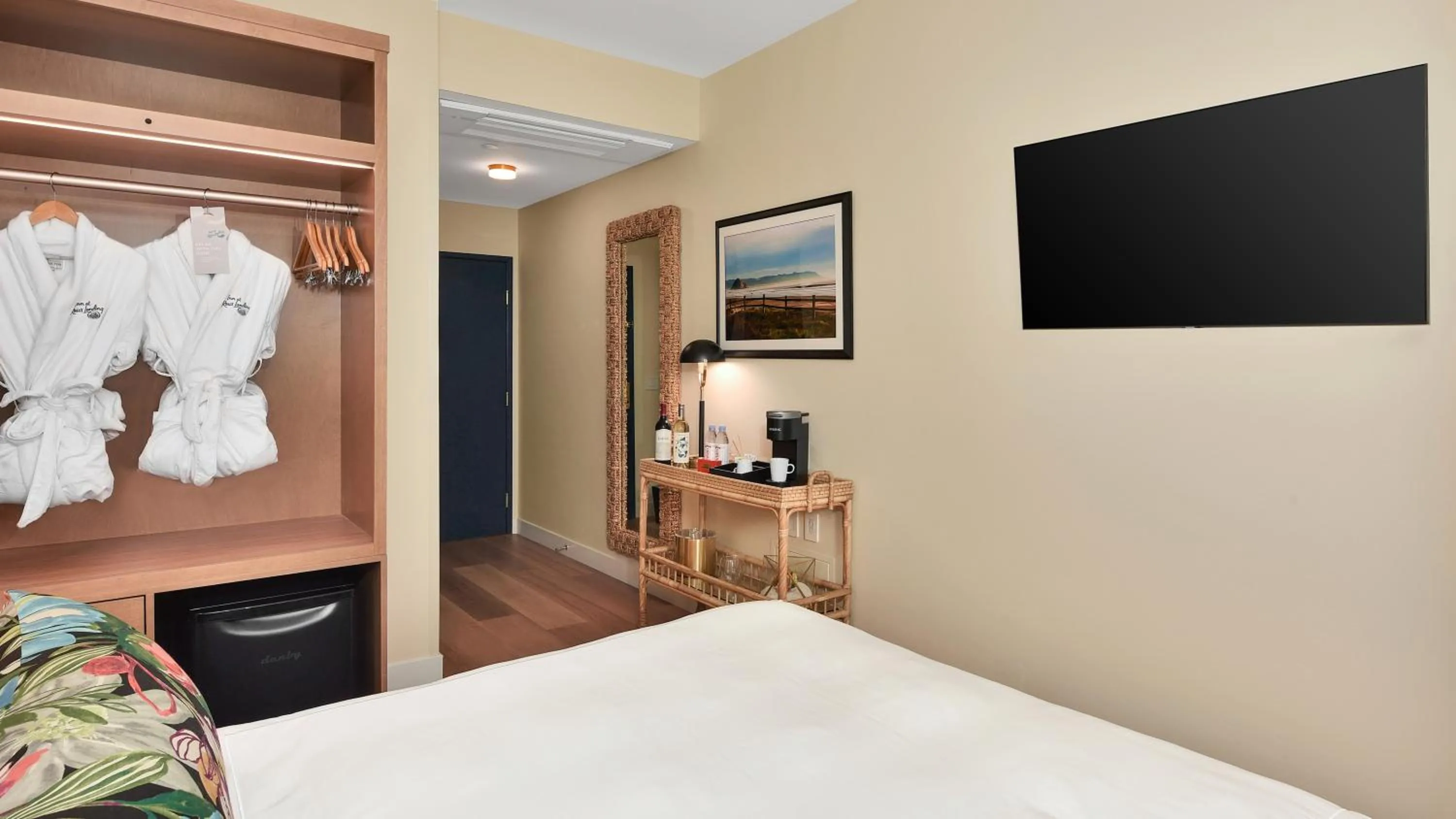 TV and multimedia, Bed in Inn At Rose's Landing